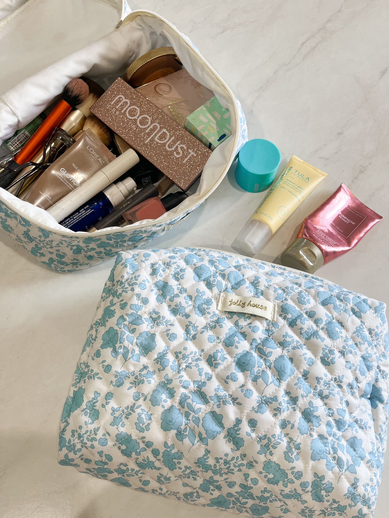 The CUTEST Amazon makeup bags with so many colors. They’re so soft. I’m using the big one for makeup and smaller one for skincare/travel size toiletries and the size is perfect 

#LTKfindsunder50 #LTKfindsunder100