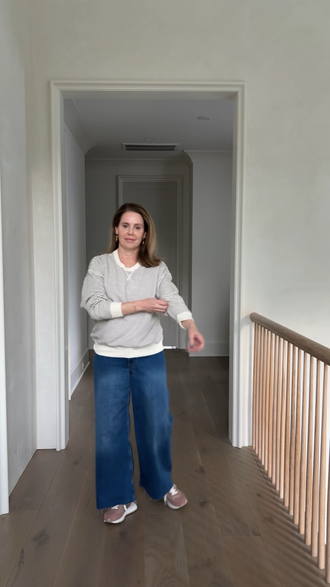 Casual weekend outfit for fall.  I'm loving my new brown sneakers.  They go with everything !

Wide leg jeans
Dark blue jeans
Dark denim jeans
High waisted jeans
Mom jeans
Neutral sweatshirt 
Striped sweatshirt
Off white sweatshirt 
Neutral sneakers
Brown sneakers
New balance sneakers 
Weekend outfit 
Casual outfit 

#LTKsalealert
#LTKworkwear
#LTKtraveloutfit


#LTKShoeCrush #LTKOver40 #LTKVideo