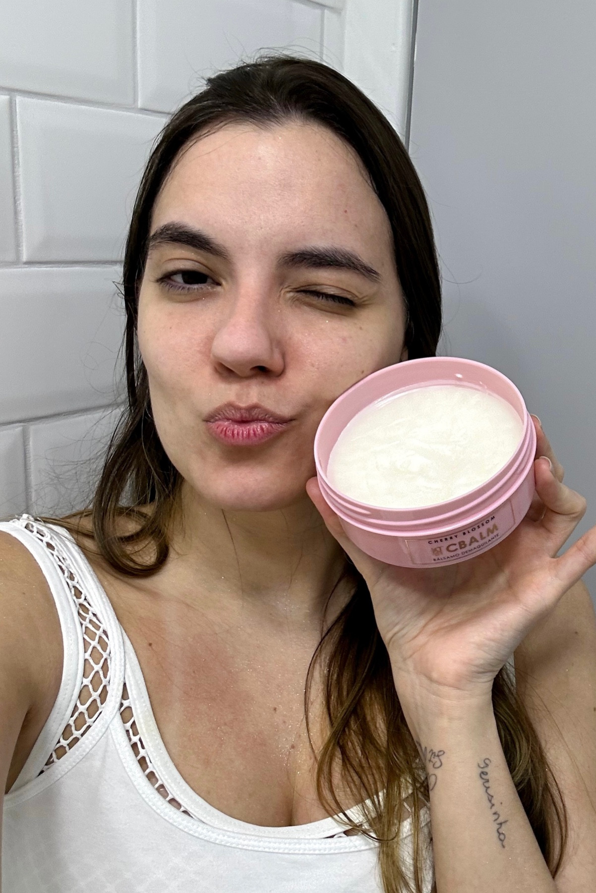 Postei 2 vídeos mostrando como ele é MARAVILHOSO!! O MELHOR demaquilante que já testei até hoje!! 😍💖 BT CBalm!! 🥰💖

#LTKVideo #LTKbrasil #LTKbeauty