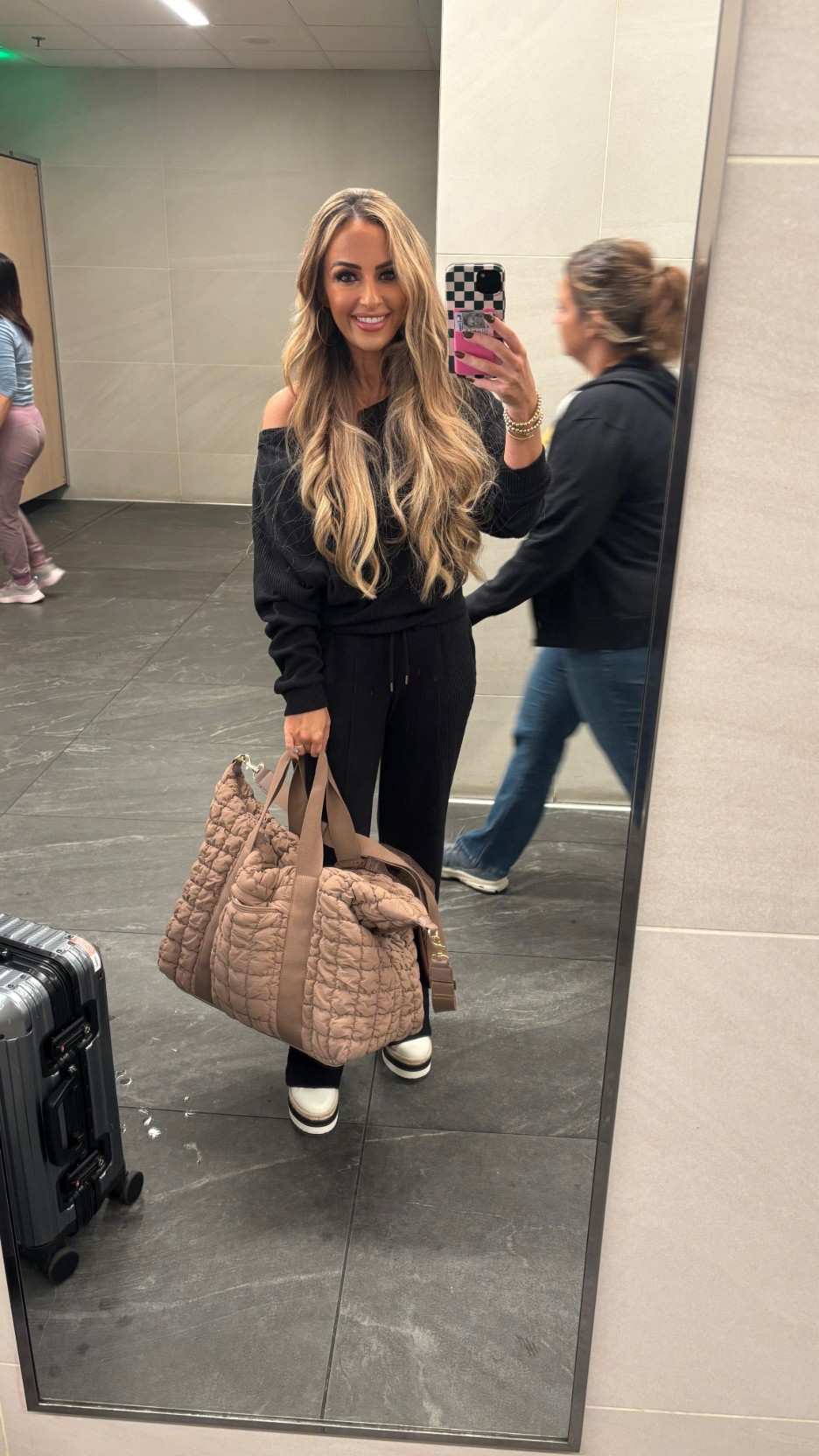 Travel fit… is there anything better than a comfy travel outfit?

Headed to Napa Valley this morning! ❤️

#LTKHoliday #LTKmomlife #LTKPetite