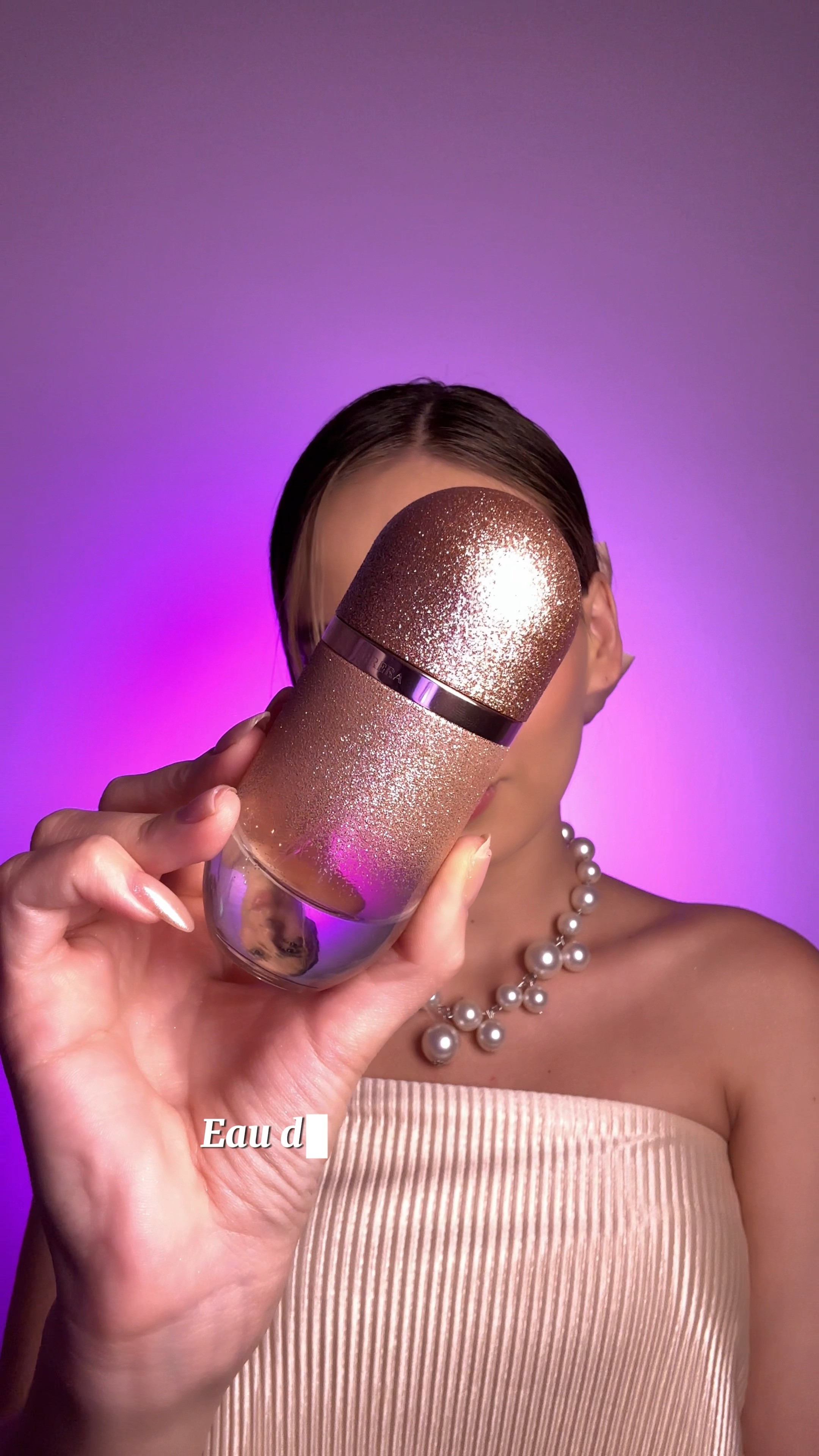 Imagine uma saída a noite onde você coloca seu melhor look, e borrifa uma fragrancia sofisticada, brilhante, intensa e festiva!  👠 🔥 

O 212 VIP ROSÉ ELIXIR, é tudo isso e muito mais!!!  

Uma fragrancia CHIPRE FLORAL 🌸 com notas de ROSA DAMASCENA ( sensualidade) e GROSELIA NEGRA ( cremosidade e doçura)....  

Uma ótima escolha para uma noite festiva e para mulheres intensas e que amam realçar sua feminilidade.

Para adquirir é só clicar na imagem abaixo ! ⬇️ 

#LTKbeauty #LTKsale #LTKbrasil