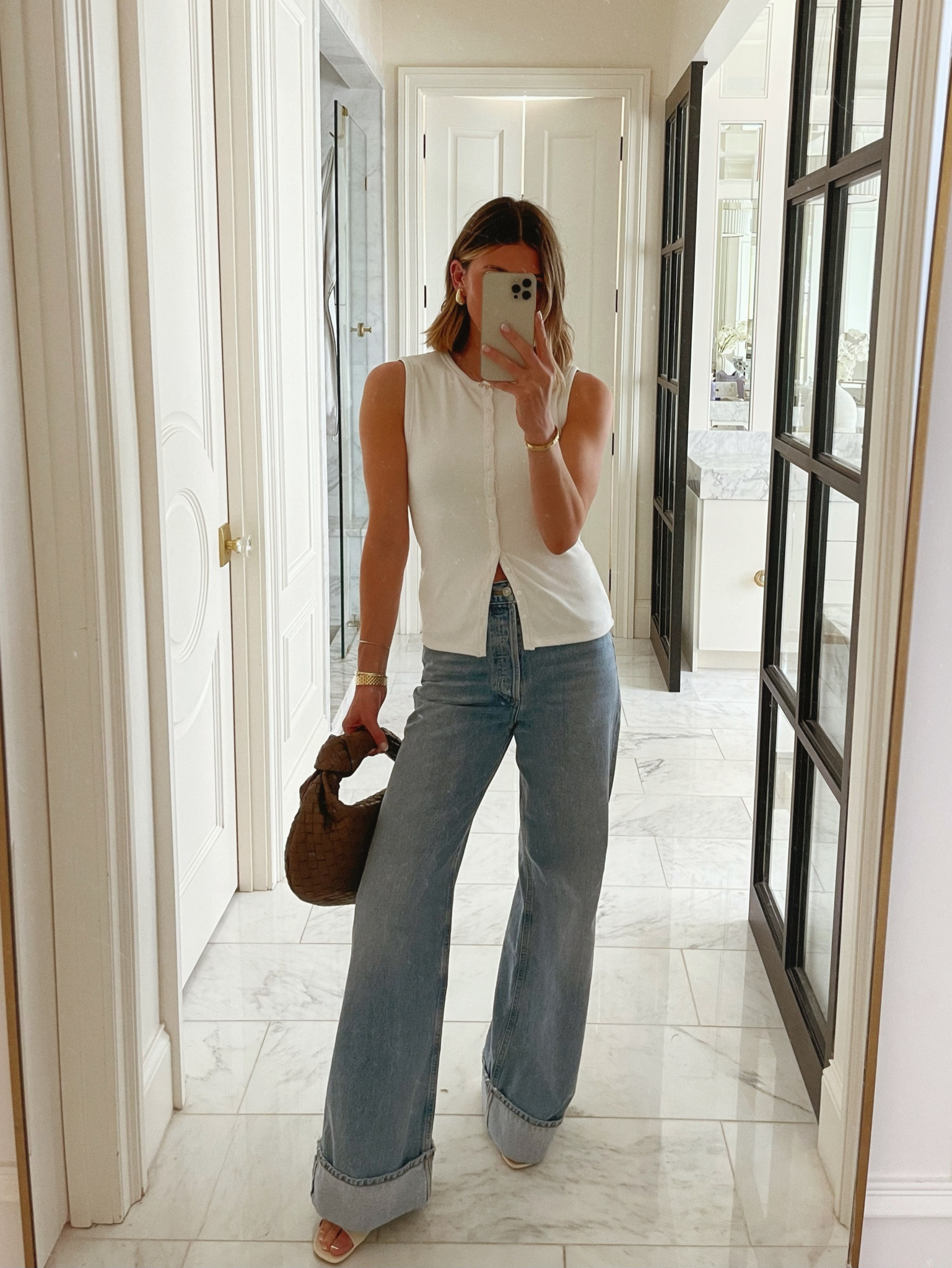 Spring casual outfit
Jeans run big size down one size
Vest wearing size small 
I'm 5'7 for reference 