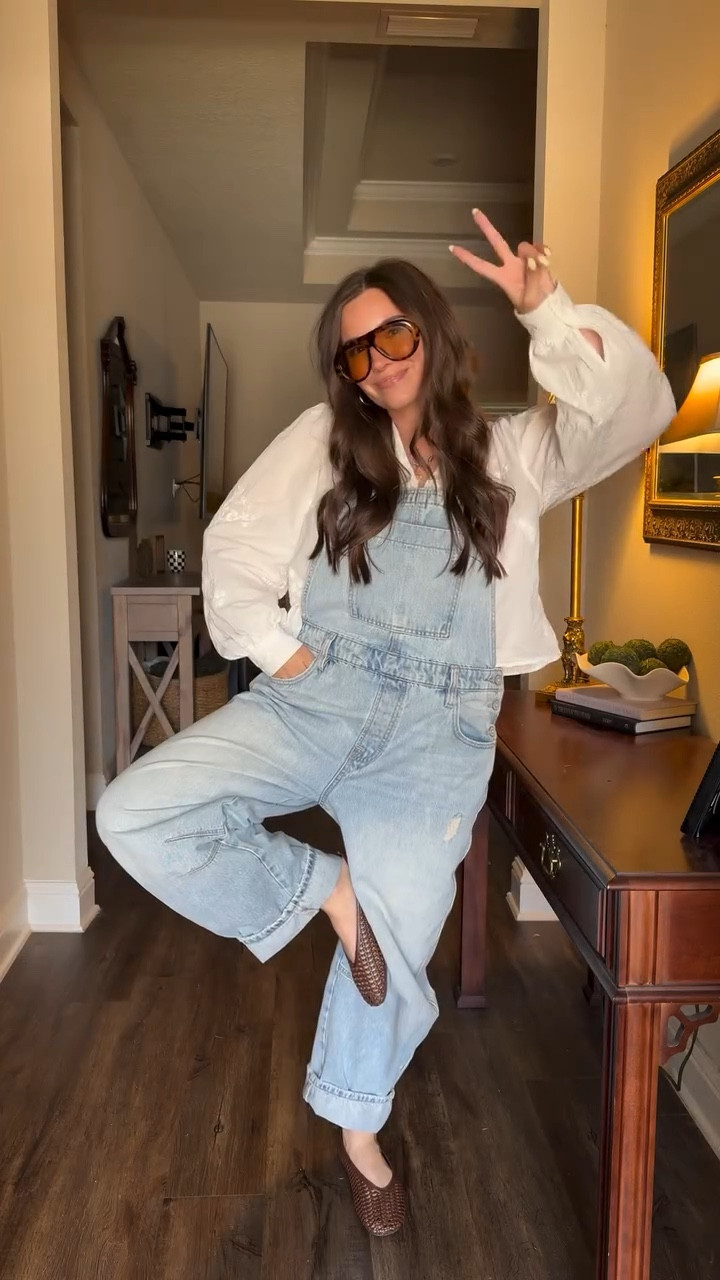 DAY 5 // outfit series called “30 days of realistic mom outfits” you’ll actually wear!! I’ve been living in these barrel overalls since I got them. Easy way to feel put together but still functional while chasing a toddler! 🫶🏼🏃🏻‍♀️

Comment “OUTFIT” below and I’ll send links!

#relatablemom #toddlermom #sorelatable #momoutfit #whatiworetoday // overalls outfit // what I’m wearing as a mom // finding my style // relatable mom content