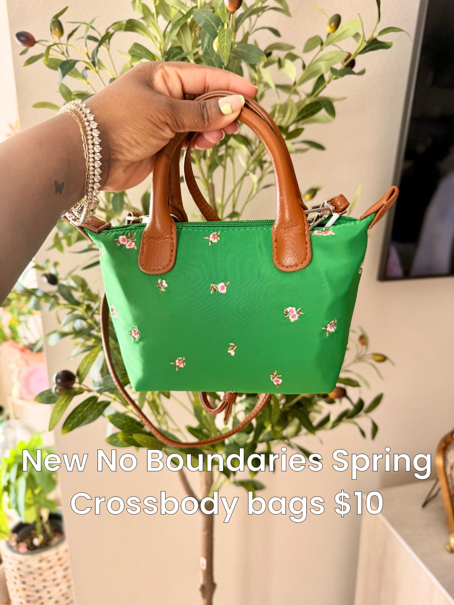 The perfect crossbody for spring break, weekend errands, or for that pop of color to your OOTD!! 🌸💚🌷 Walmart find for the win! 🏆 

#LTKTravel #LTKdayinmylife #LTKvlog