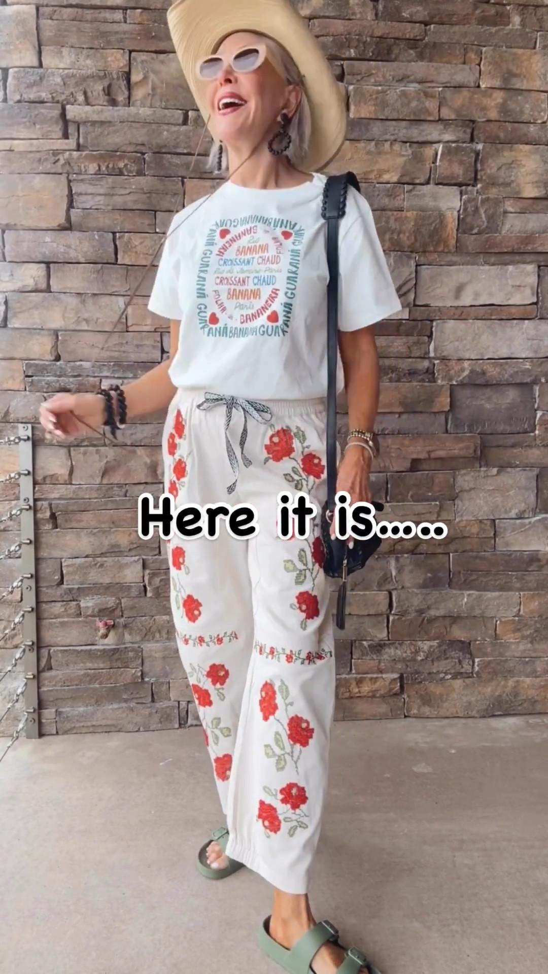 Mid Rise Barrel Jeans for Women Embroidered Wide Leg Denim Pants Boyfriend Baggy Jeans with Pockets

Womens graphic T Shirts Casual Boho Summer Tee Short Sleeve Oversized Beach Outfits Casual Tropical White T-Shirt
