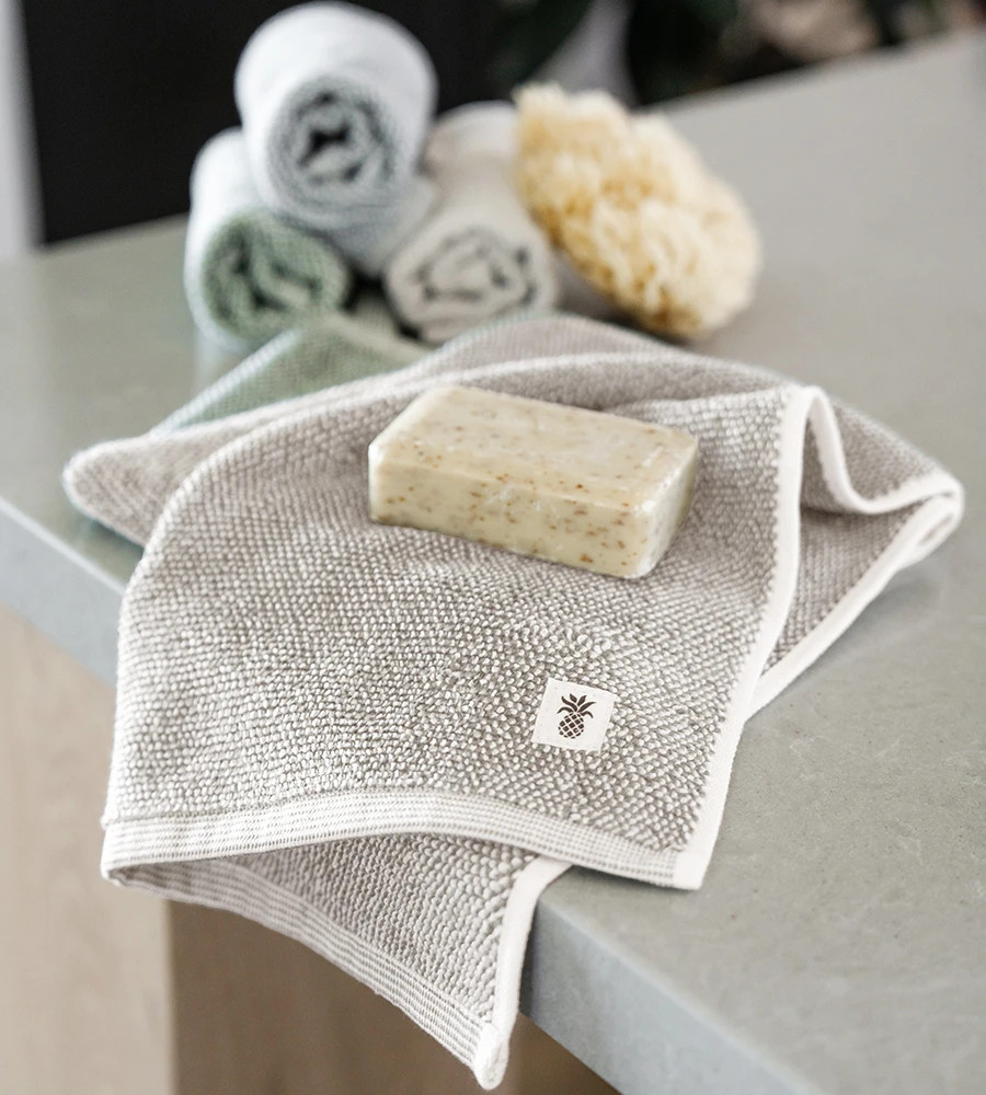 Bamboo Two-Tone Hand Towel | Cariloha
