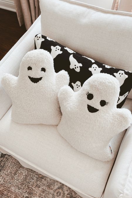 Novogratz ghost pillows, tiktok viral ghost pillow dupe, homegoods ghost, marshalls, tj maxx halloween decor

#LTKHalloween #LTKhome #LTKSeasonal