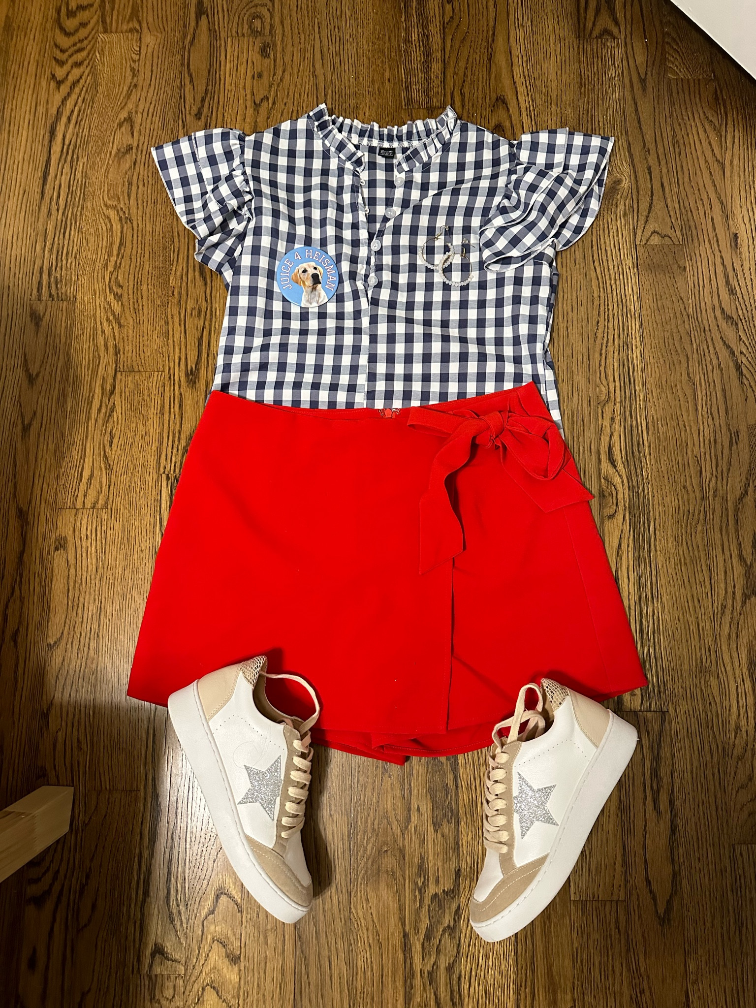 This red skort is so cute and comfy! Perfect for tailgating! #gamedayfashion #footballseason 