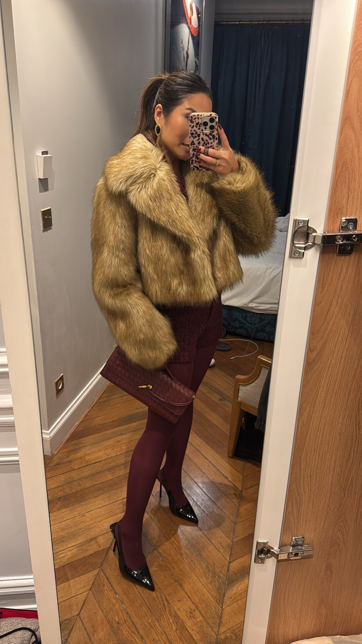 Ootn 🖤 love this burgundy tweed set! which jacket should I do?! Faux fur or burgundy??

Tweed set - tts, xs in top and bottom (fabric is a little scratchy so if you have sensitive skin I would skip)
Faux fur coat - wearing small no xs available
Heels - sized up to next full size, true size was tight on toe box



#LTKFindsUnder100 #LTKPetite