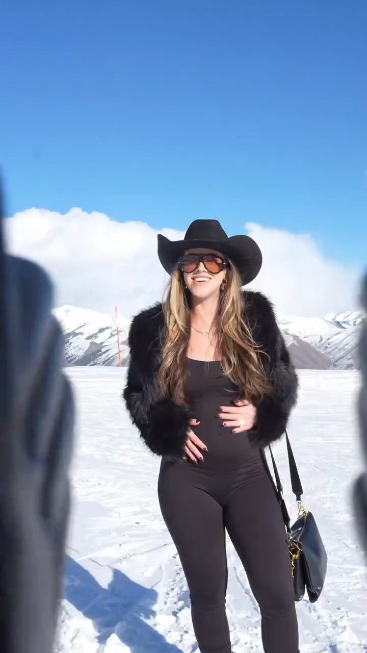 Who let the girls out! 😍💃🏽

5’4” / 150lbs / 22 weeks pregnant: Wearing a size small in the bumpsuit! 

#idaho #sunvalley #pregnant #pregnancy #outfit #bumpsuit

#LTKdayinmylife #LTKootd #LTKBump