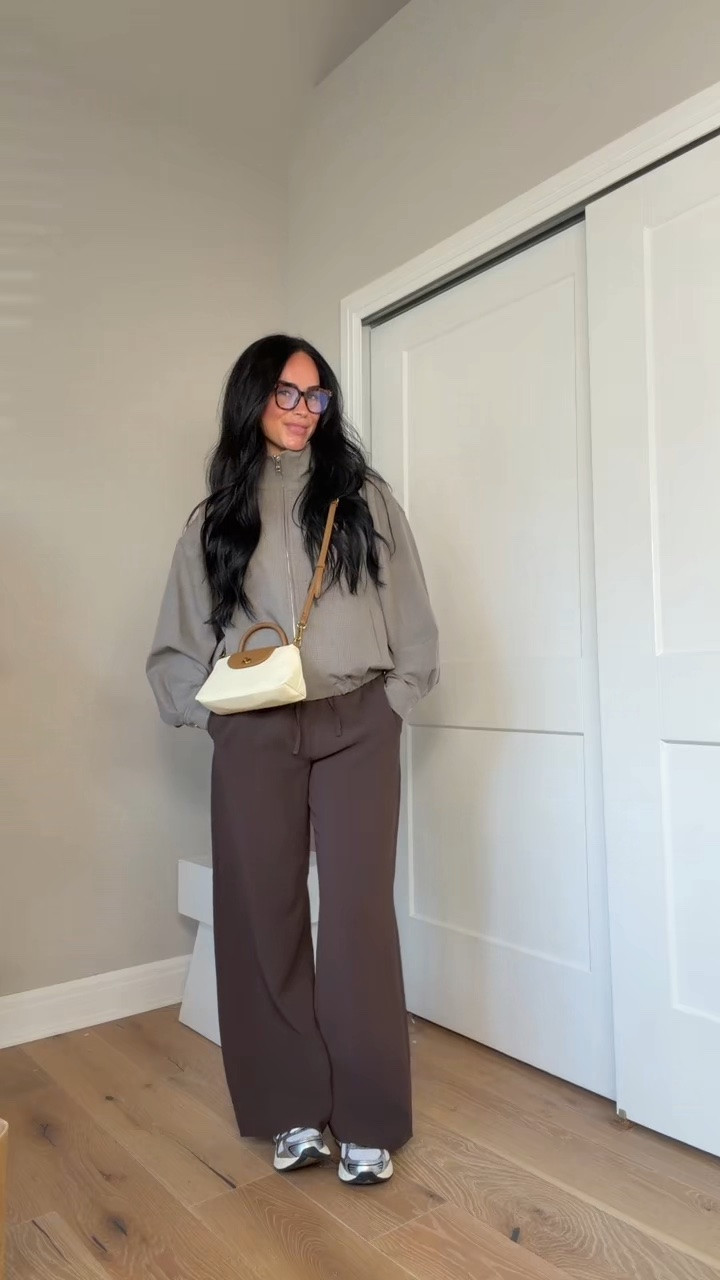 Chic off-duty look 👟🤎 These are seriously incredible pieces to have in your closet! Such good staples that you can mix and match so many ways, and honestly one of my favorite outfits ever. I’ll have all the details linked over on my LTK!

My sizing: 5’7”, 145 lbs, 32DD
I’m wearing size smalls.

@Aritzia  #aritzialodgepants #AritziaStyle #OffDutyStyle #CasualChic #aritziaFallOutfit Aritzia outfit, chic off-duty look, casual fall outfit, everyday outfit inspo, Aritzia closet staples