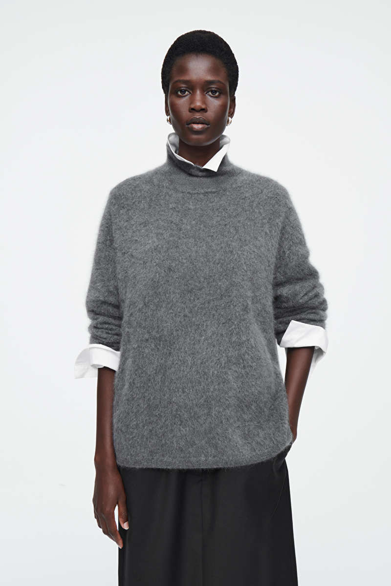 PULL À COL ROULÉ EN CACHEMIRE BROSSÉ | COS (EU)
