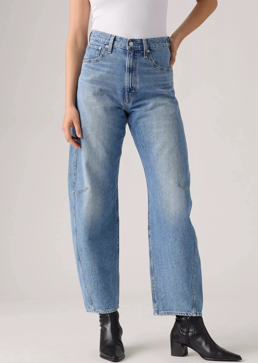 Levi’s 30% off
Cinch barrel with adjustable snap buttons feature. Baggy jeans, without the waist gap.

#LTKSaleAlert