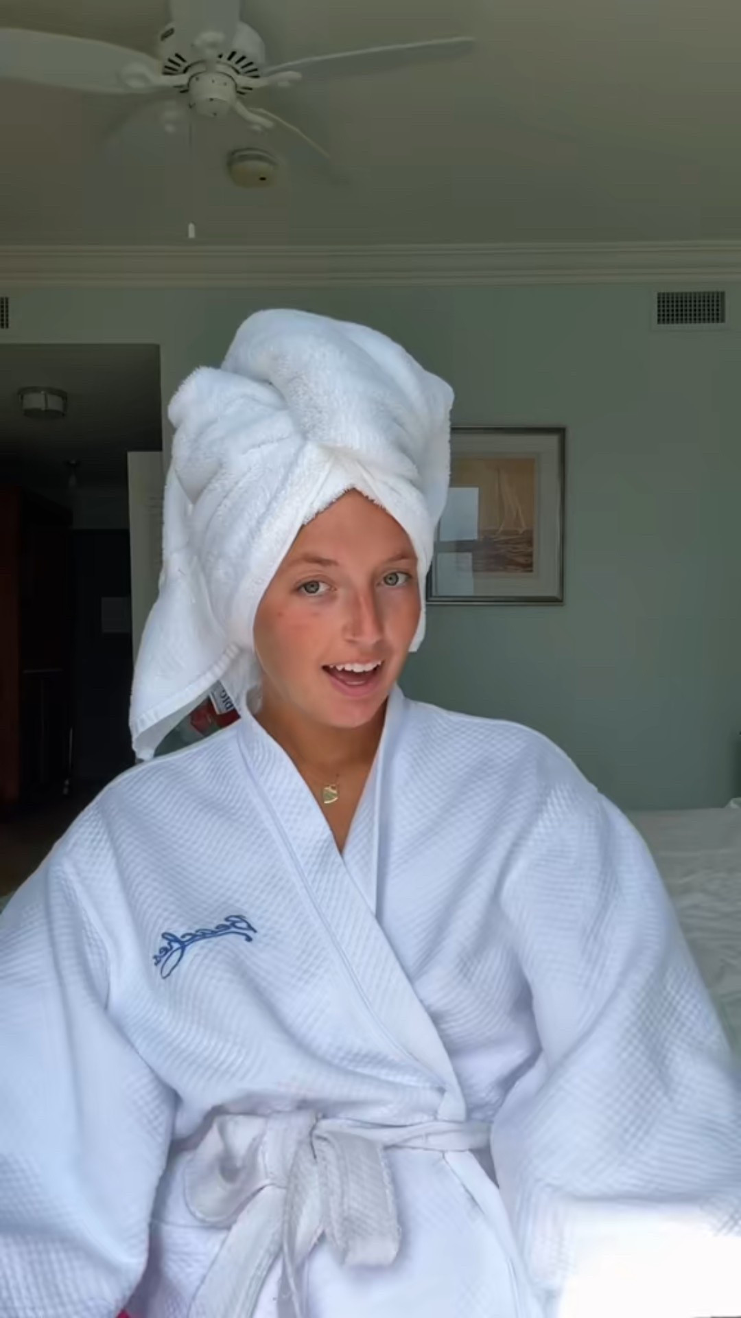 The orange on the towel 🍊😃