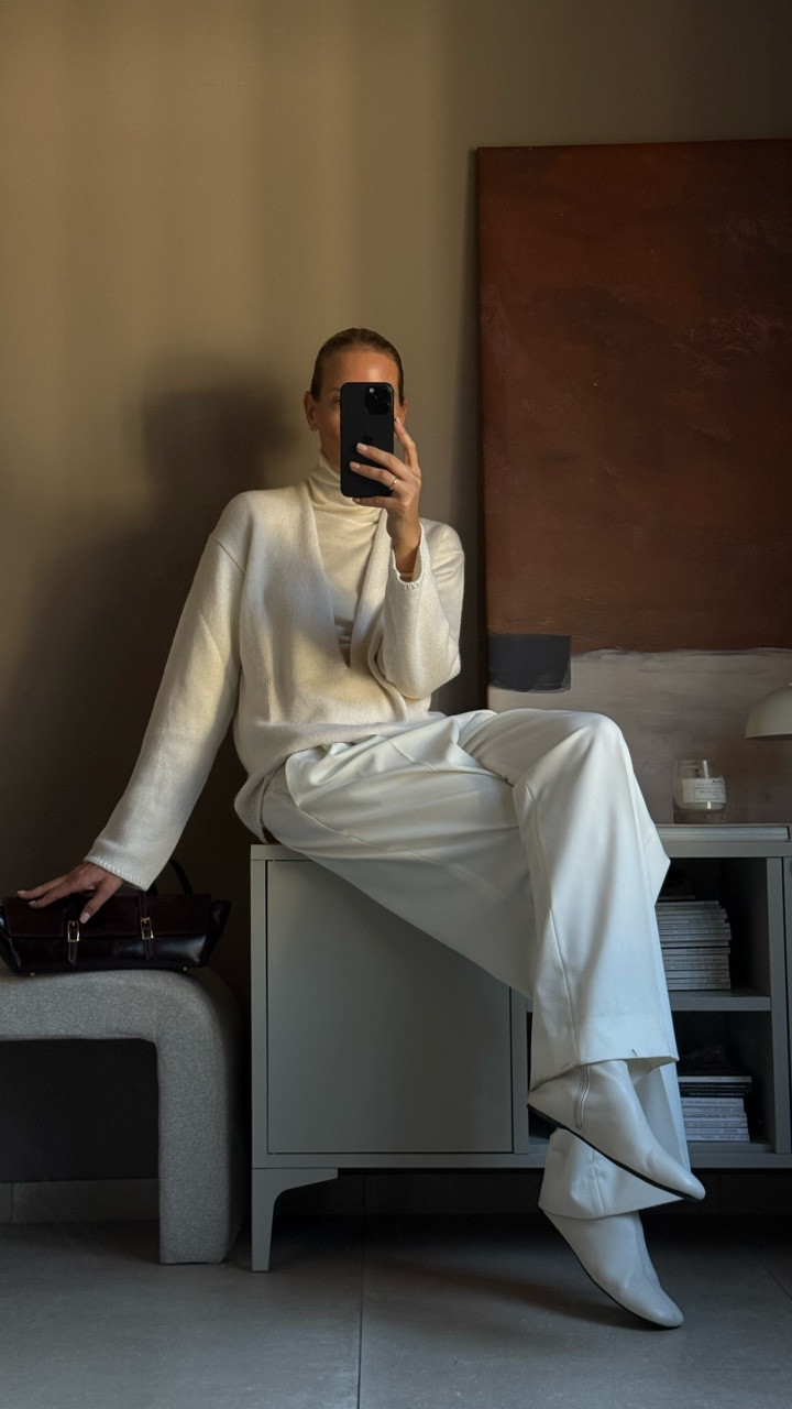 The kind of outfit that says ‘I have my life together.’” 

#massimodutti #iamdutti #monochrome #creamtones #outfitoftoday

#LTKwinter #LTKautumn #LTKdeutschland