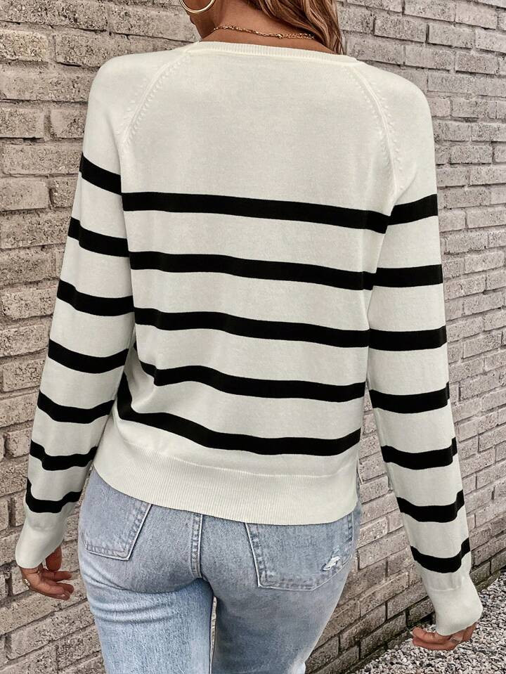 SHEIN LUNE Academic Style Black And White Striped Raglan Sleeve Sweater | SHEIN