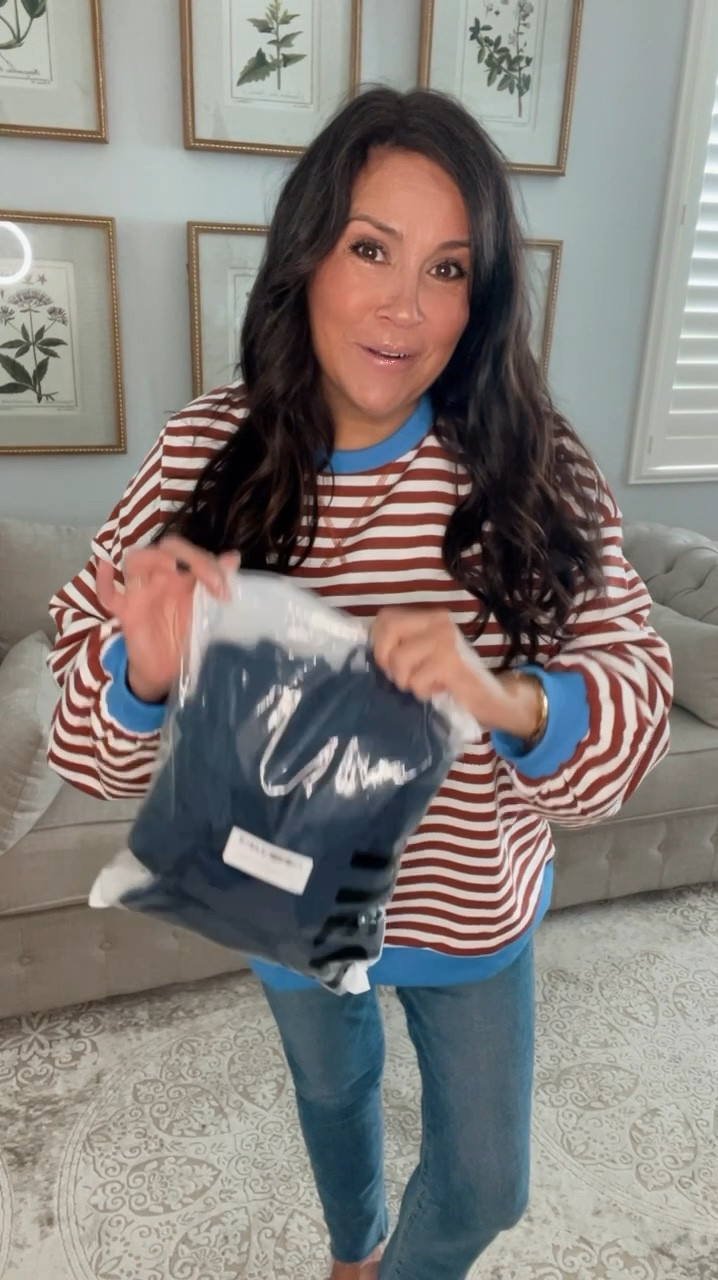 Part ✌️ of my Amazon finds
This set is seriously so soft 
Love the wide leg pant option and the top has a unique zip neck style 
Wear together and separately for more outfit options 🤌 this is why I love a set

So many color options and I'm wearing a L which fits TTS


#amazon #amazonfinds #amazonfashion #tarse.fashion
#momfit #everyday #travel

#LTKFindsUnder50 #LTKTravel #LTKActive