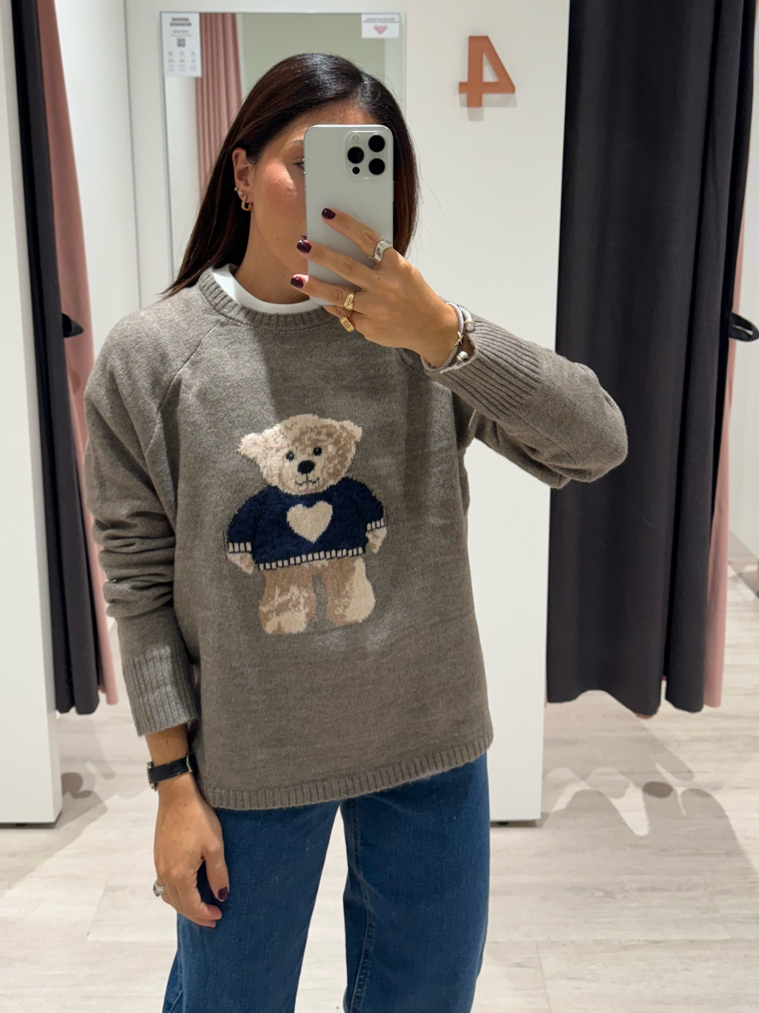 Code: VANESSA15
tee- S
sweater - M
Jeans - size 1