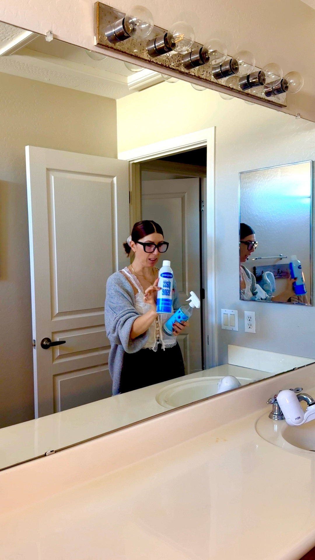 The best glass cleaner and a nice clean option for cleaning your mirrors and windows 👌🏻

Rosey is from Thrive Market, check out the link in my bio to get 40% off and a free $60 gift when you sign up for their subscription!

#LTKHome #LTKdayinmylife #LTKmomlife