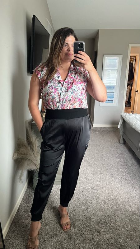 I’m loving this dressier take on joggers. Perfect for a trendy office look. 

Midsize - Midsize Fashion - Office Wear - Wear to Work - Amazon Finds - Amazon Fashion

#LTKworkwear #LTKxPrimeDay #LTKstyletip