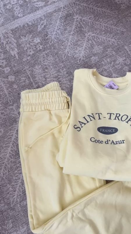 Restocked!!! 🚨

The viral yellow Saint Tropez sweatshirt is in stock!! 👏🏻👏🏻👏🏻 I also purchased the green one and I’m super happy with both! TTS!

#LTKStyleTip #LTKSeasonal #LTKFindsUnder50