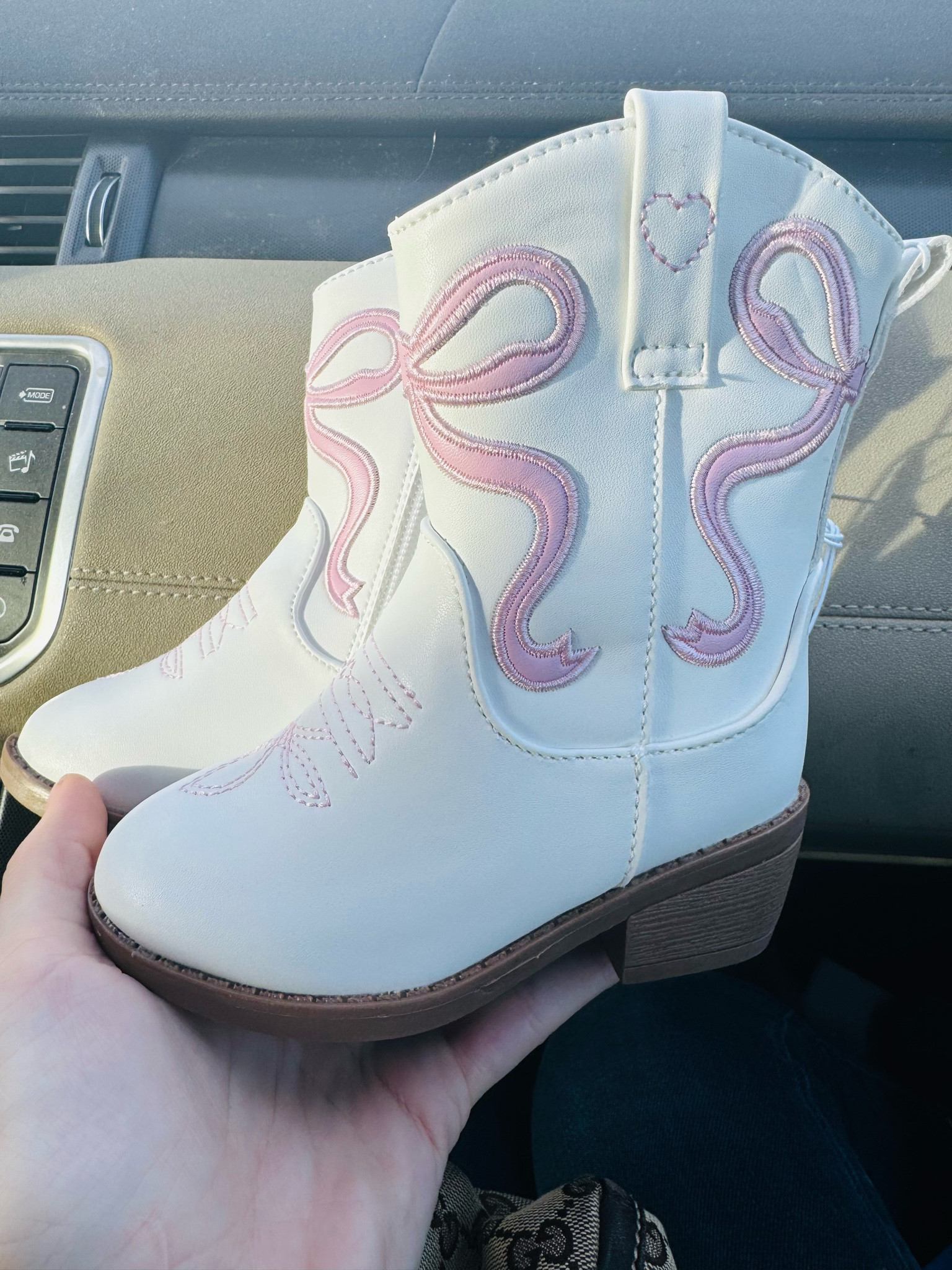 Cutest cowgirl boots from Daddy 🎀