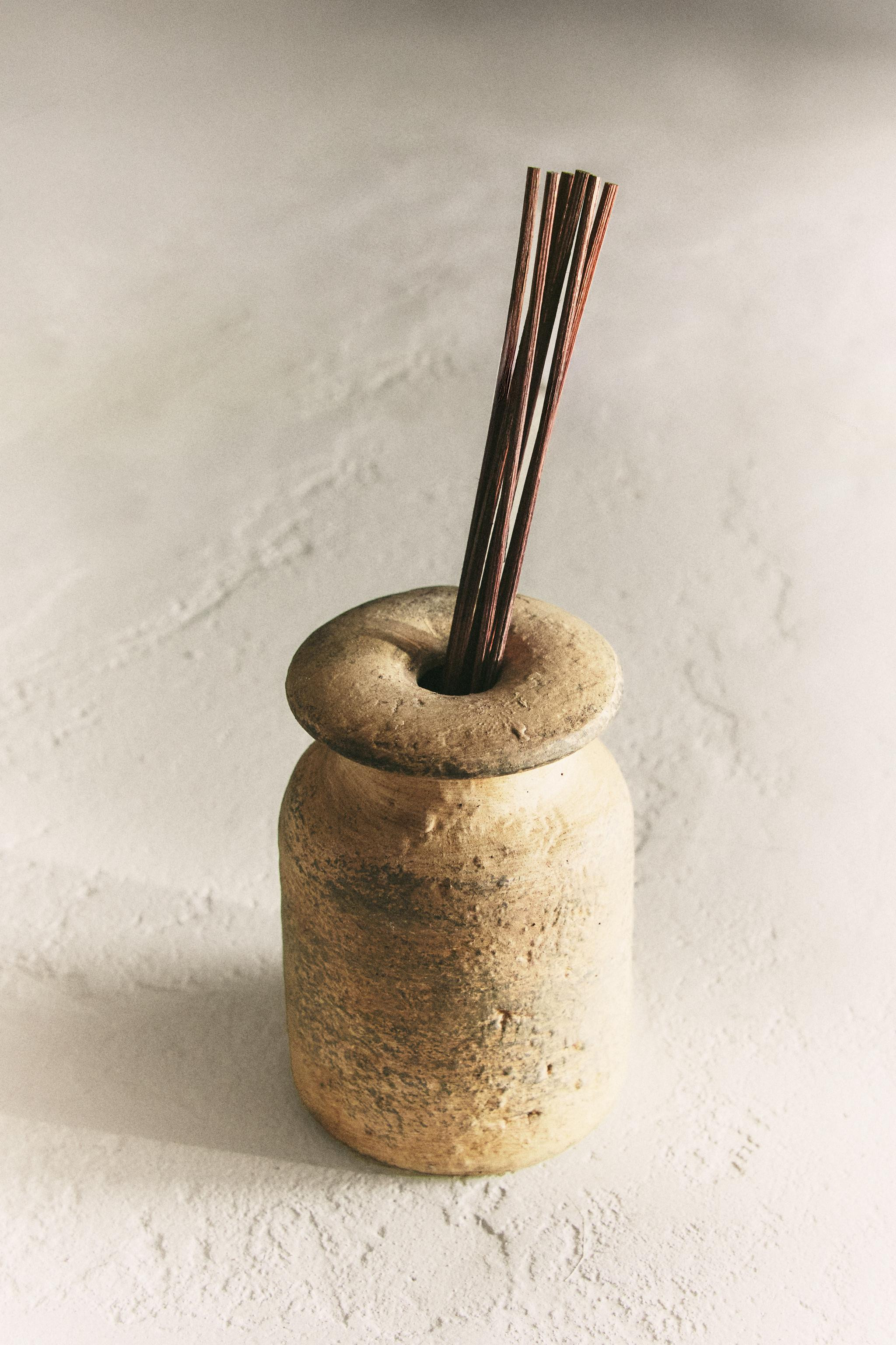 DECORATIVE VANILLA CERAMIC REED DIFFUSER COVER | Zara UK