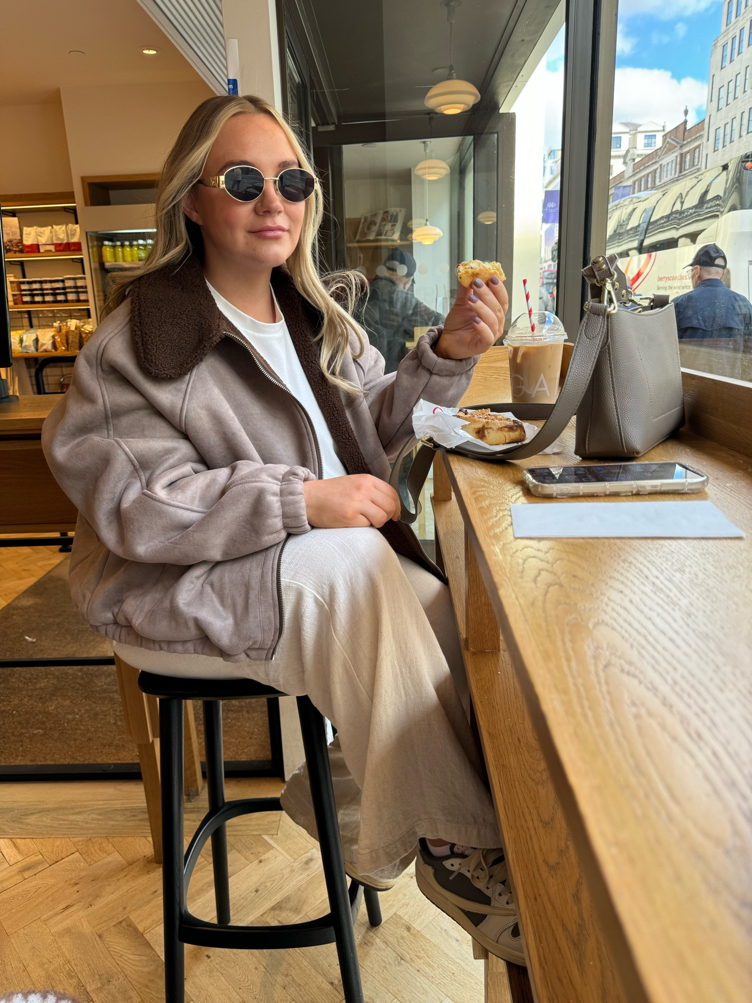 Autumn coffee stop 🍂☕️🤎

#LTKeurope #LTKstyletip #LTKmidsize