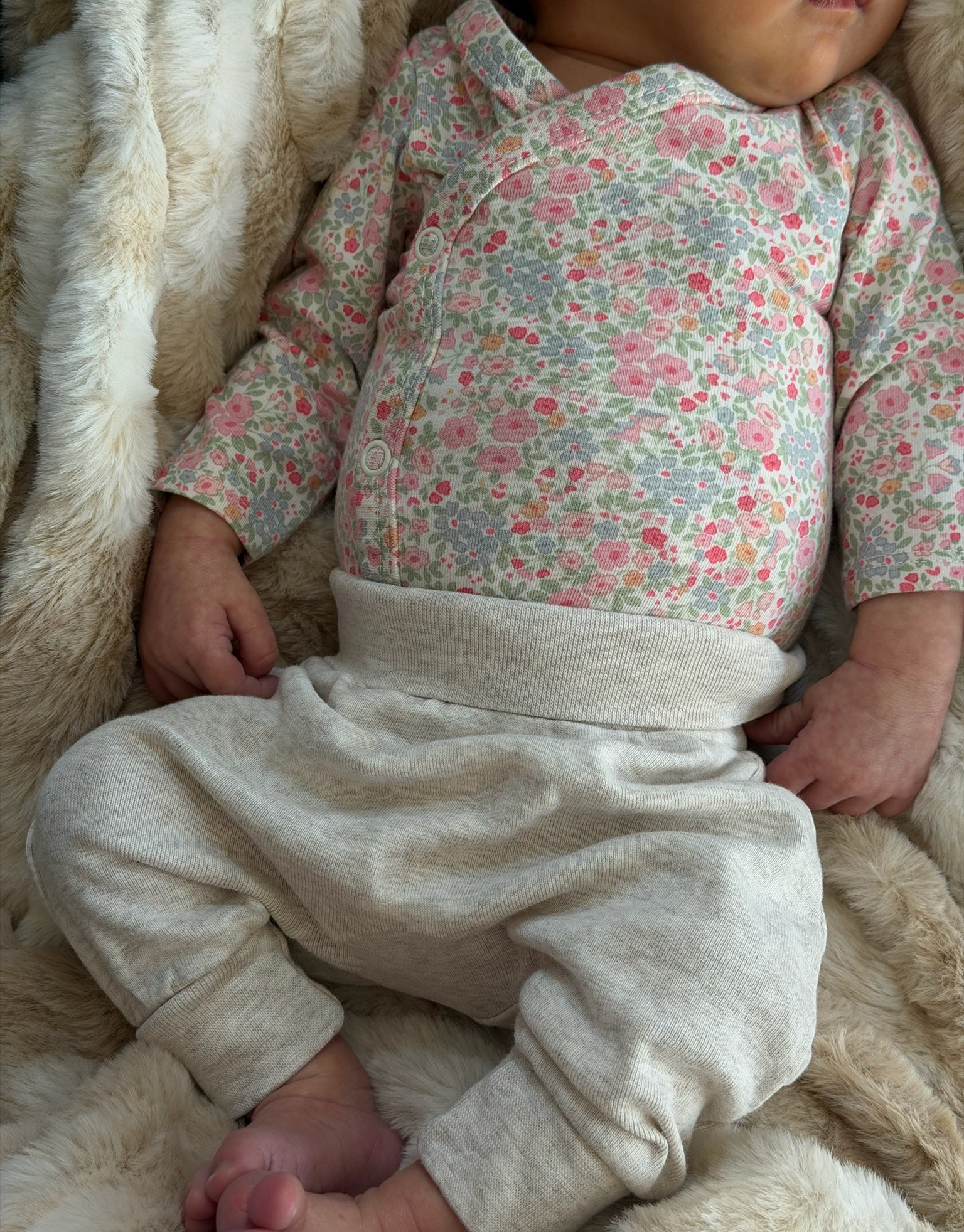 Cute baby one piece I got for Sadie! You can get it in a couple affordable sets at H&M! 

onesie, baby outfit, newborn, h&m kids, Morgan Hancock 

 #LTKootd #LTKBaby