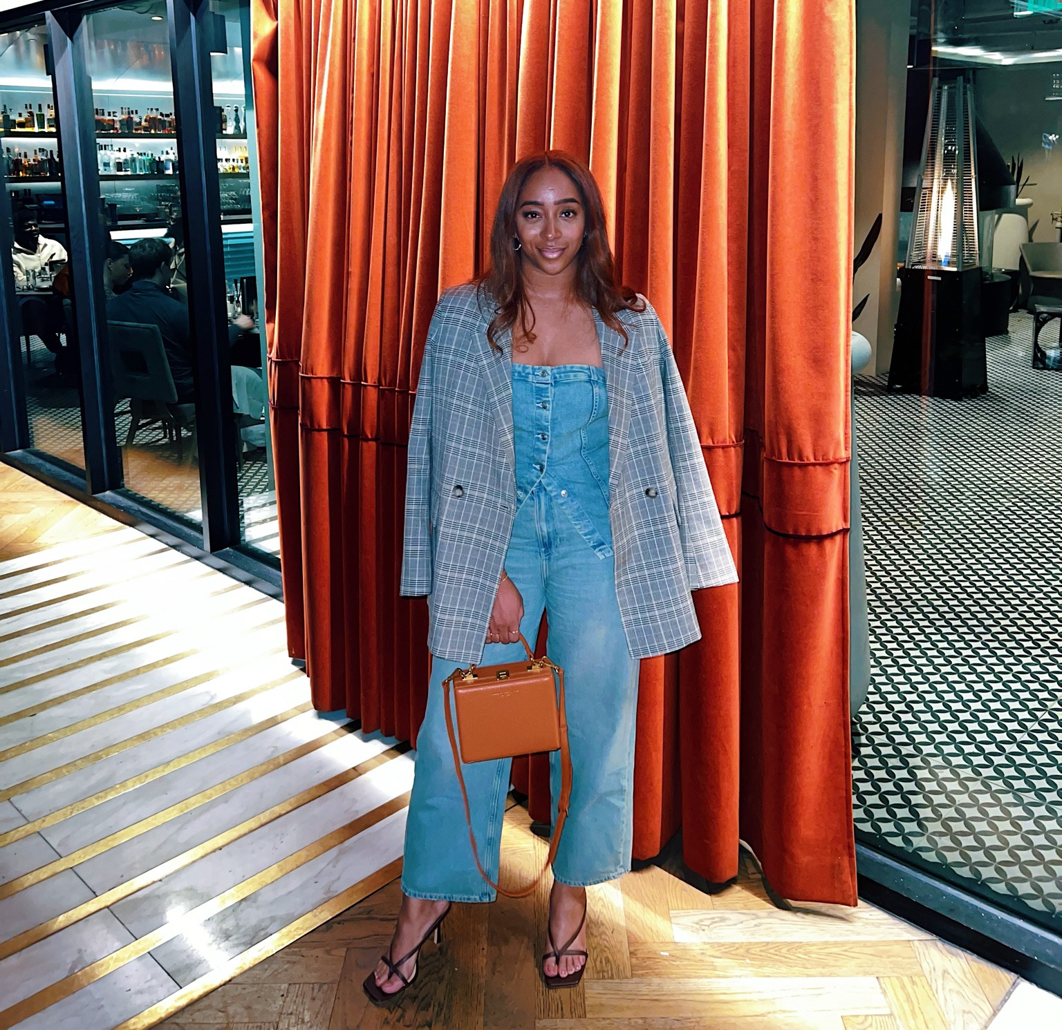 Loved this matching set!! 💙
However size down!! I’m usually a 6 in pants and had to go down to a 2. Wearing small in the corset. The material is super stretchy. 