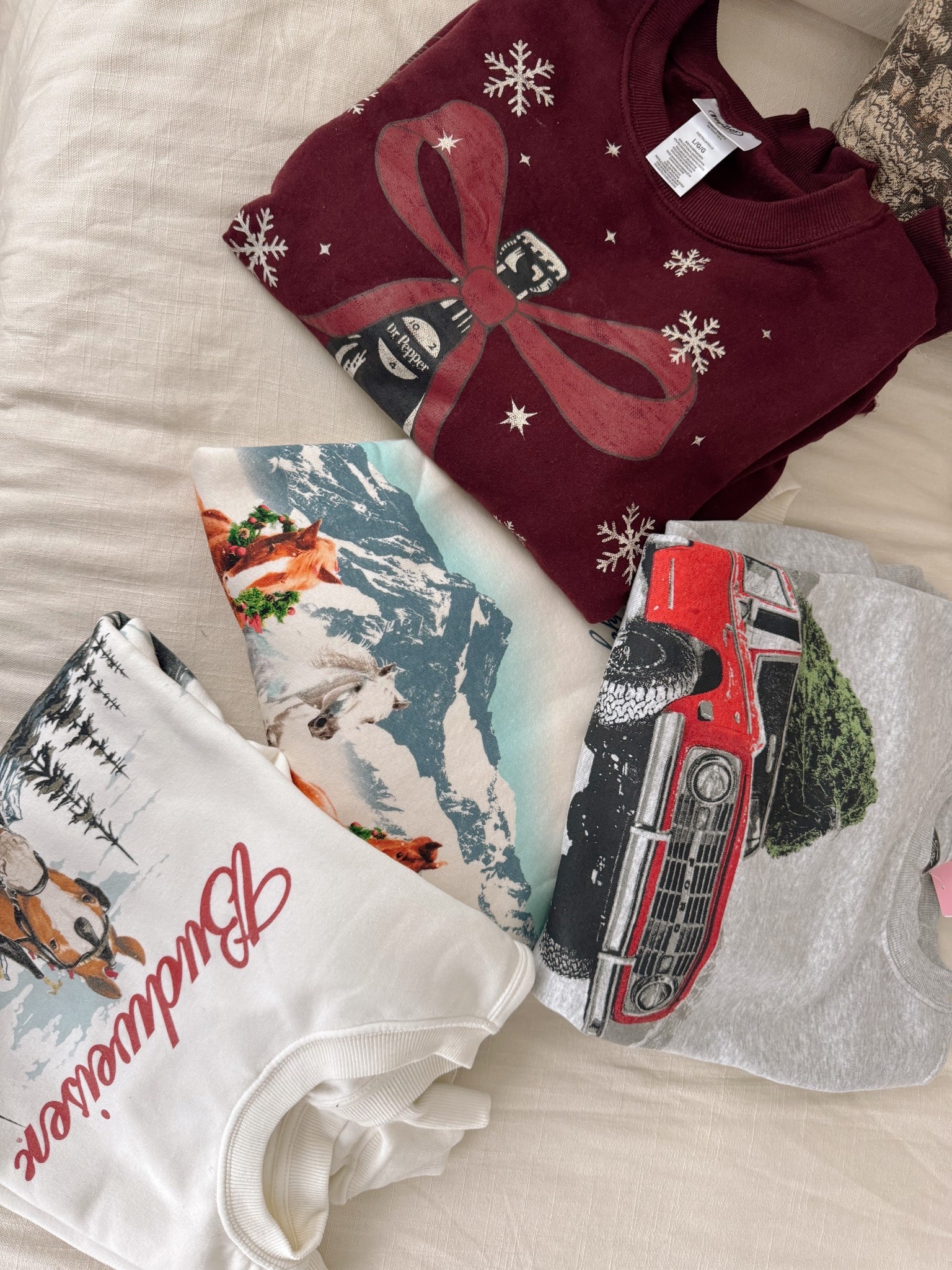 Holiday sweaters ✨🌲☁️

#LTKHoliday #LTKootd #LTKSeasonal