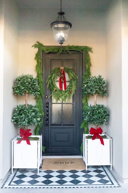 This Christmas front door is inspired by Studio McGee! A classic red and white Christmas is so gorgeous with there greenery!! 
I also love my classic planters as well with the topiaries ☺️



#LTKhome #LTKHoliday #LTKHolidaySale