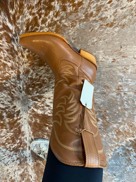 The Annie boot is the most comfortable and best seller of all of their women’s boots! 12/10 comfy and run TTS/a little big! I like my true size 7.5!

Boots, Tecovas, Tecovas Annie boot, western boots, best seller 

#LTKstyletip #LTKSeasonal #LTKshoecrush