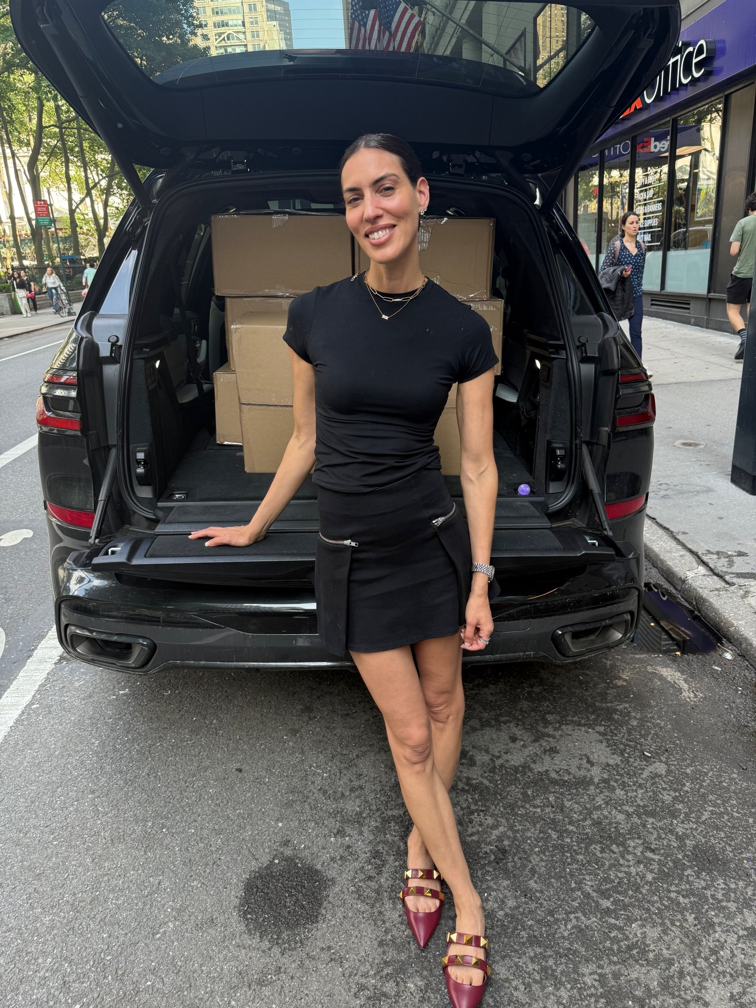 The perfect black t. 