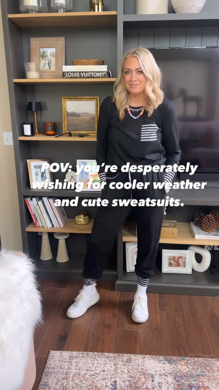 Fall, it’s time. I’m ready for you. I’ve got the perfect sweatsuit for ya then 🥰 not too hot, not too cold and comes in great colors.