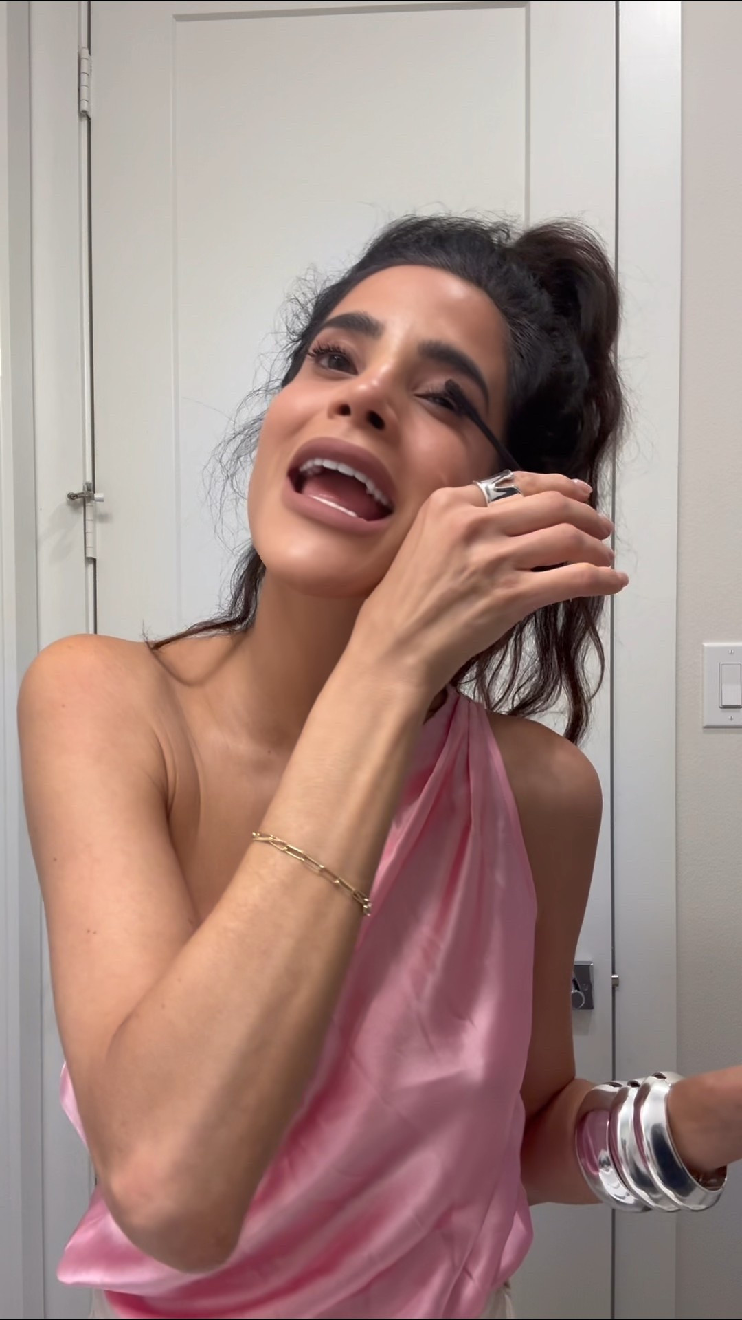 Loving the song, the chunky bangles, and the pink 🌸

#LTKStyleTip