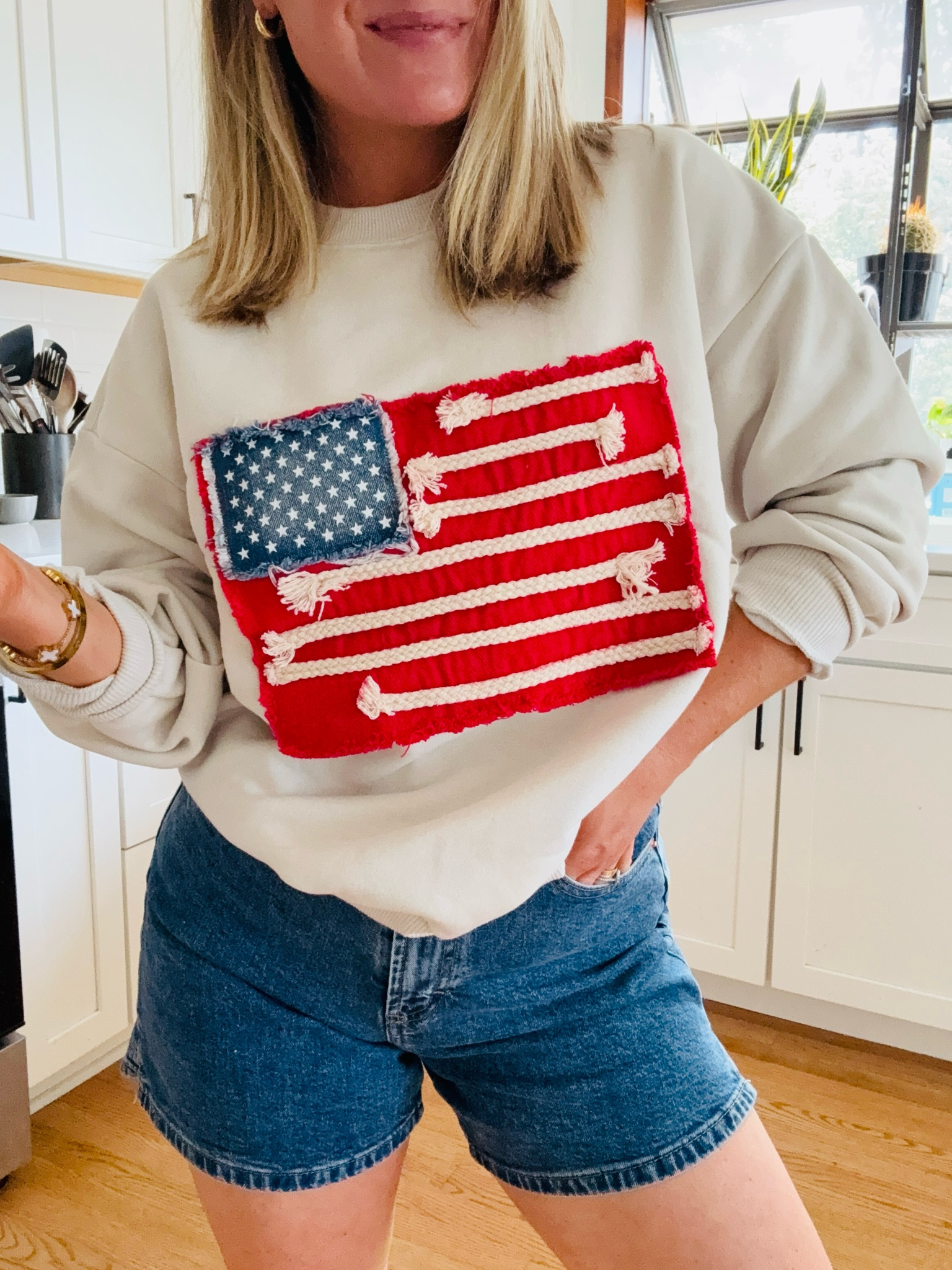 Target 🇺🇸 Graphic Sweatshirt! Wearing an XXS - runs oversized 

#LTKootd #LTKPetite #LTKSeasonal