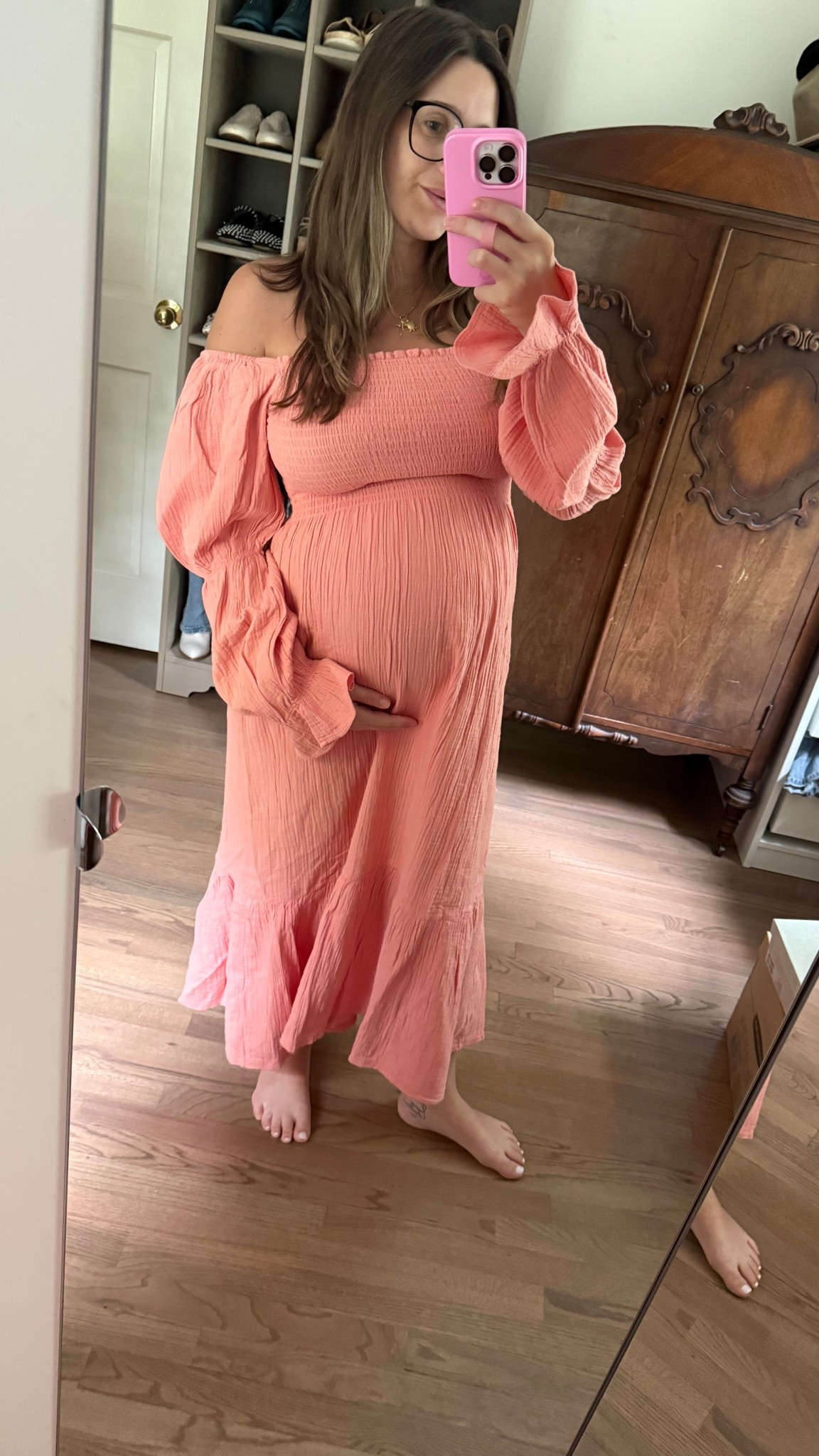 Quince maternity summer dress. Wearing a size medium.
#quincepartner

Use code: INFG-25LIVELYCRAZE10 for 10% off as a new customer

#LTKFamily #LTKBump #LTKFindsUnder100