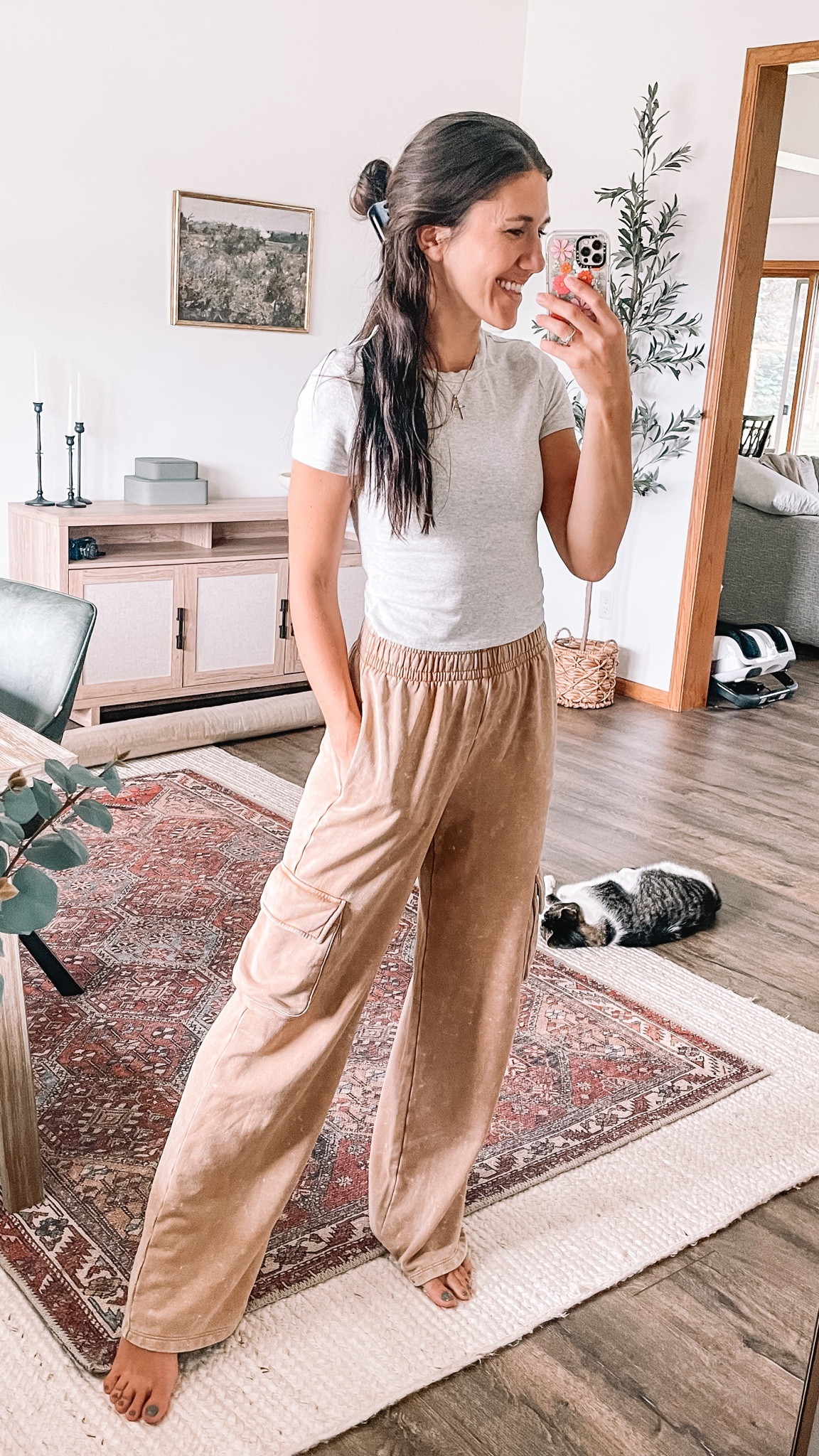 Casual outfit

Cargo sweatpants fit tts 
Target style 
Abercrombie tee on sale!

Casual outfits 
Target finds 
Abercrombie and Fitch 
Cropped tee
Cargo pants 
Loungewear 
Office decor 
Home decor 
Area rugs
Back to school 


#LTKBacktoSchool #LTKhome #LTKstyletip