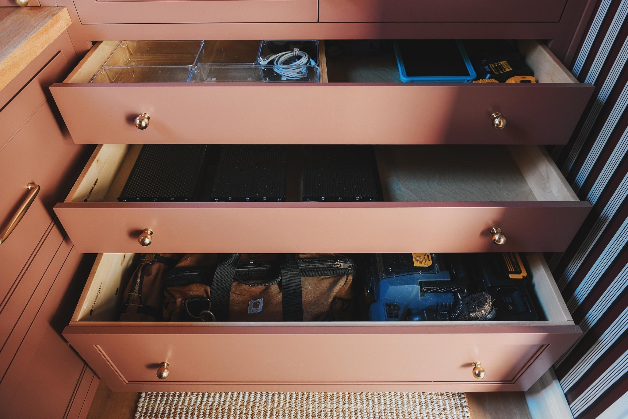 In these drawers, we’ve added a Docking Drawer Blade Duo, high-speed, charging unit and a compact folding ladder

#LTKHome
