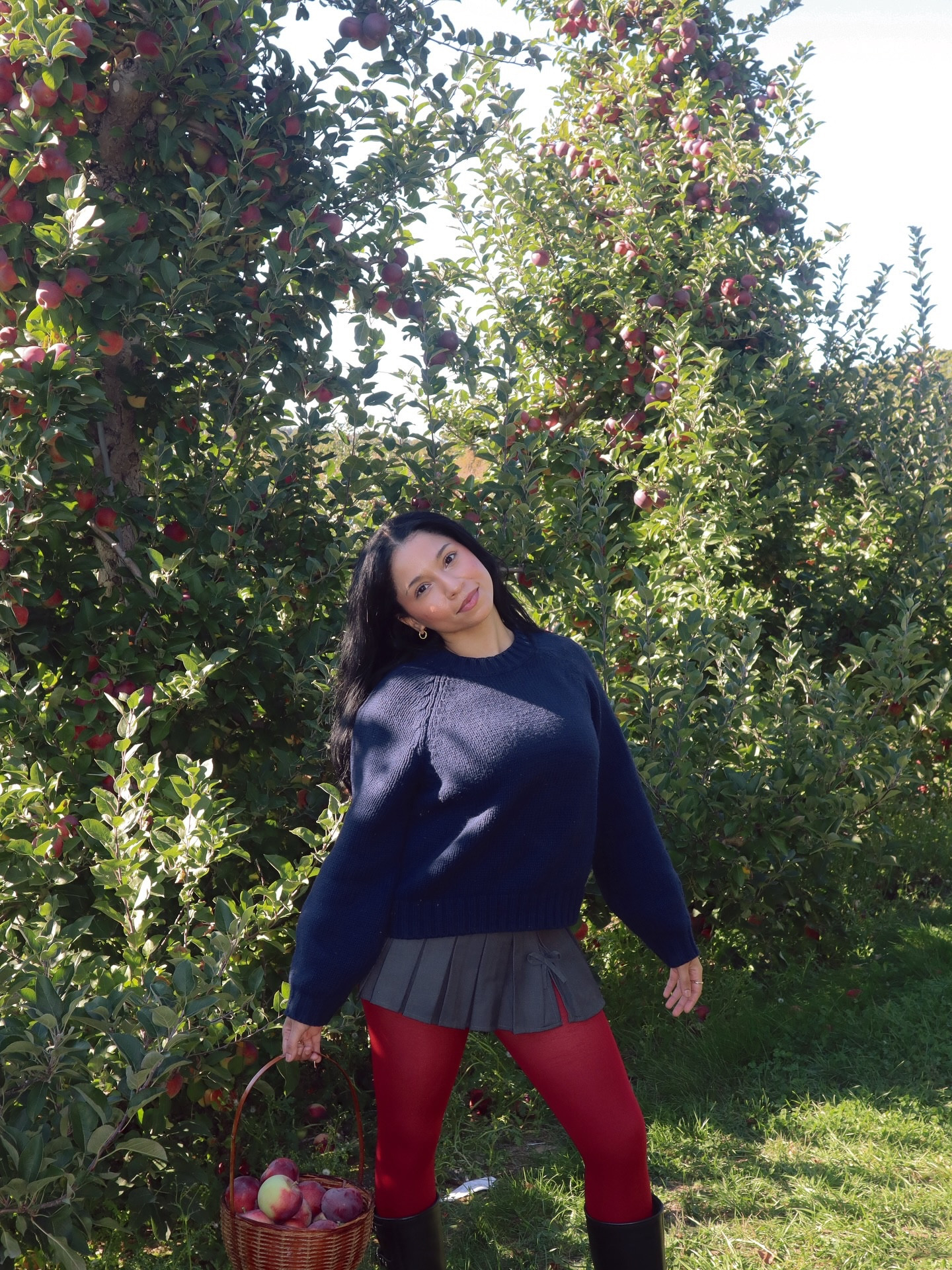 Just a girl living her New England autumn dream 🍎🤎

#bostoninfluencer #autumnstyles #fallinnewengland #cozyfallvibes