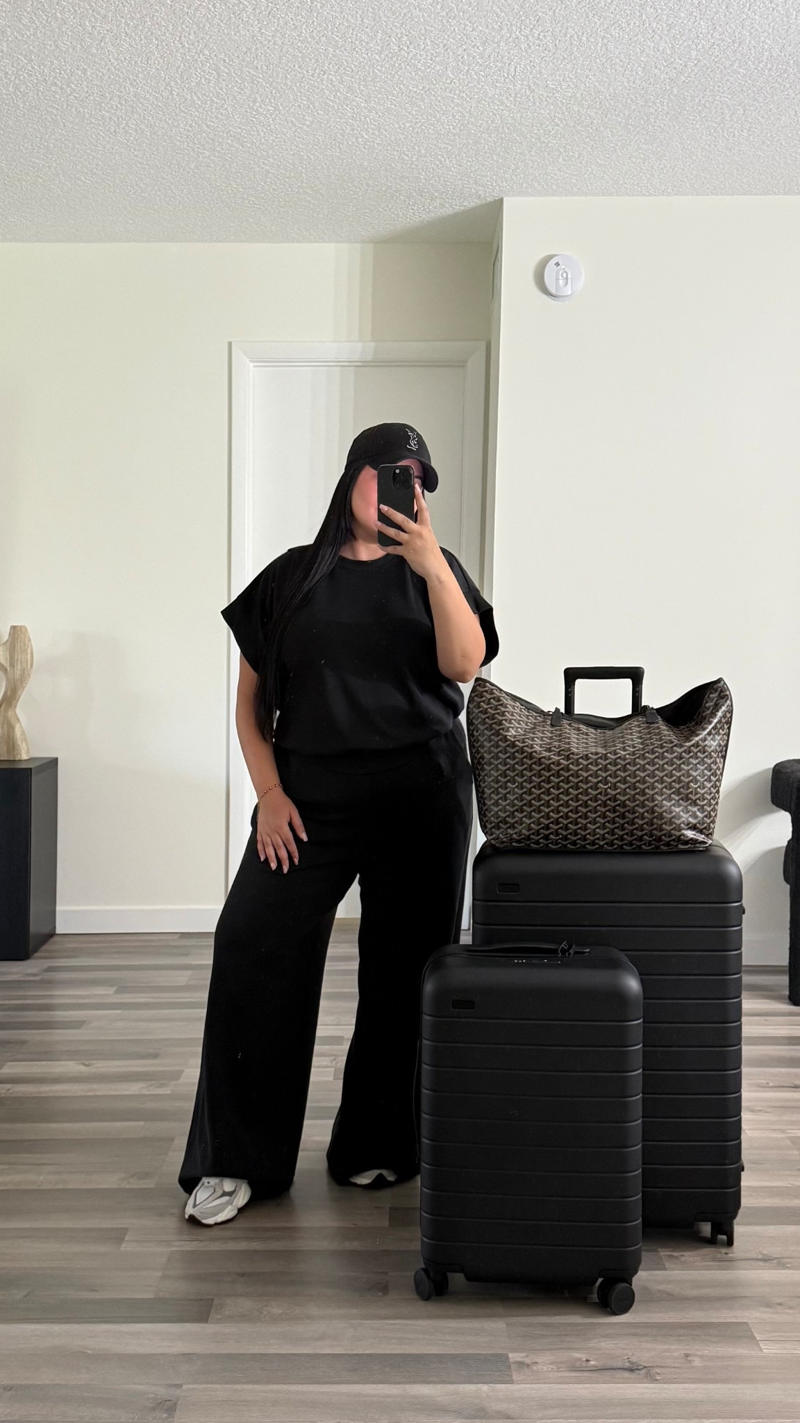 Comfy but elevated airport fit 🖤