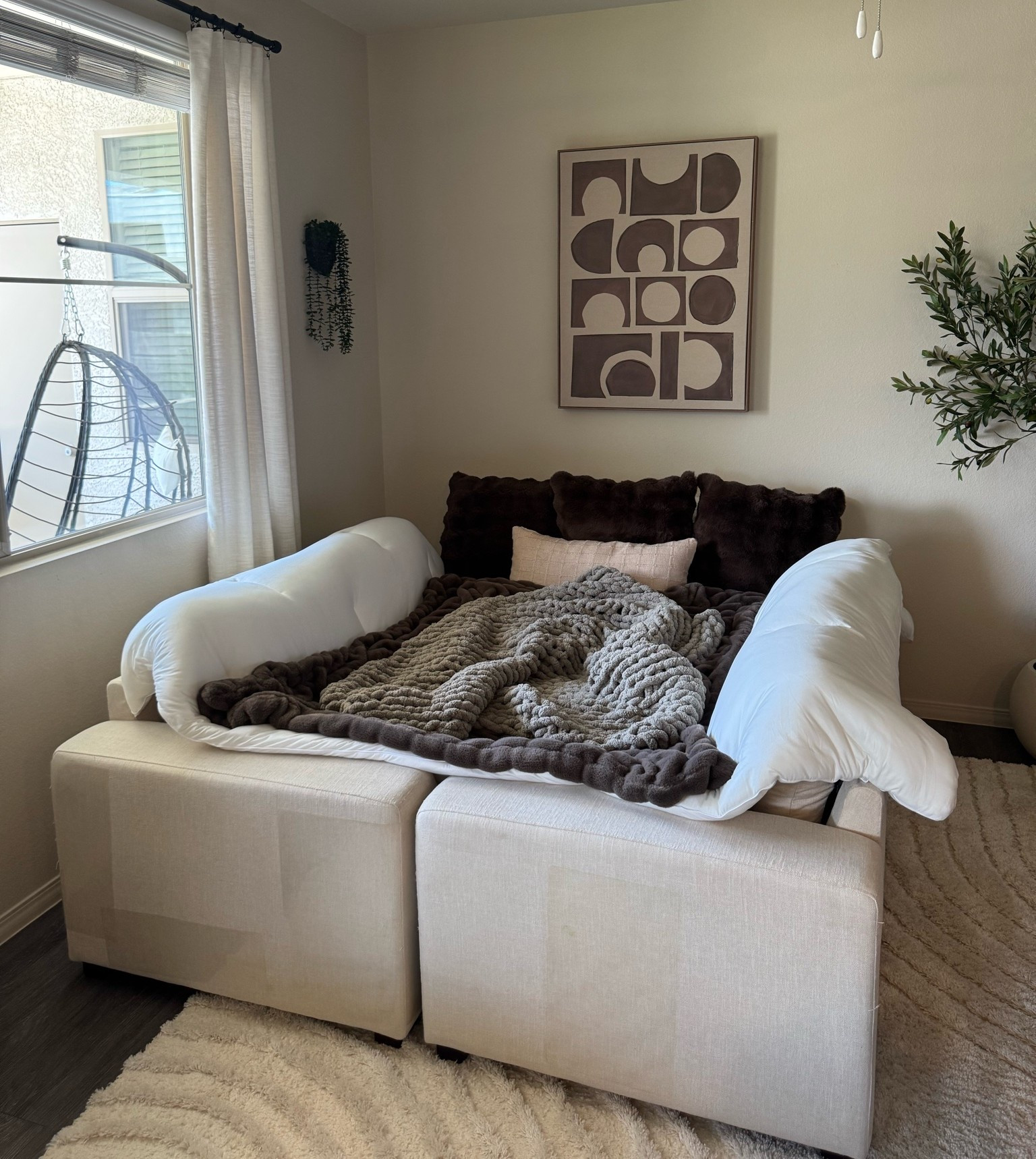 I love a couch bed rotting session