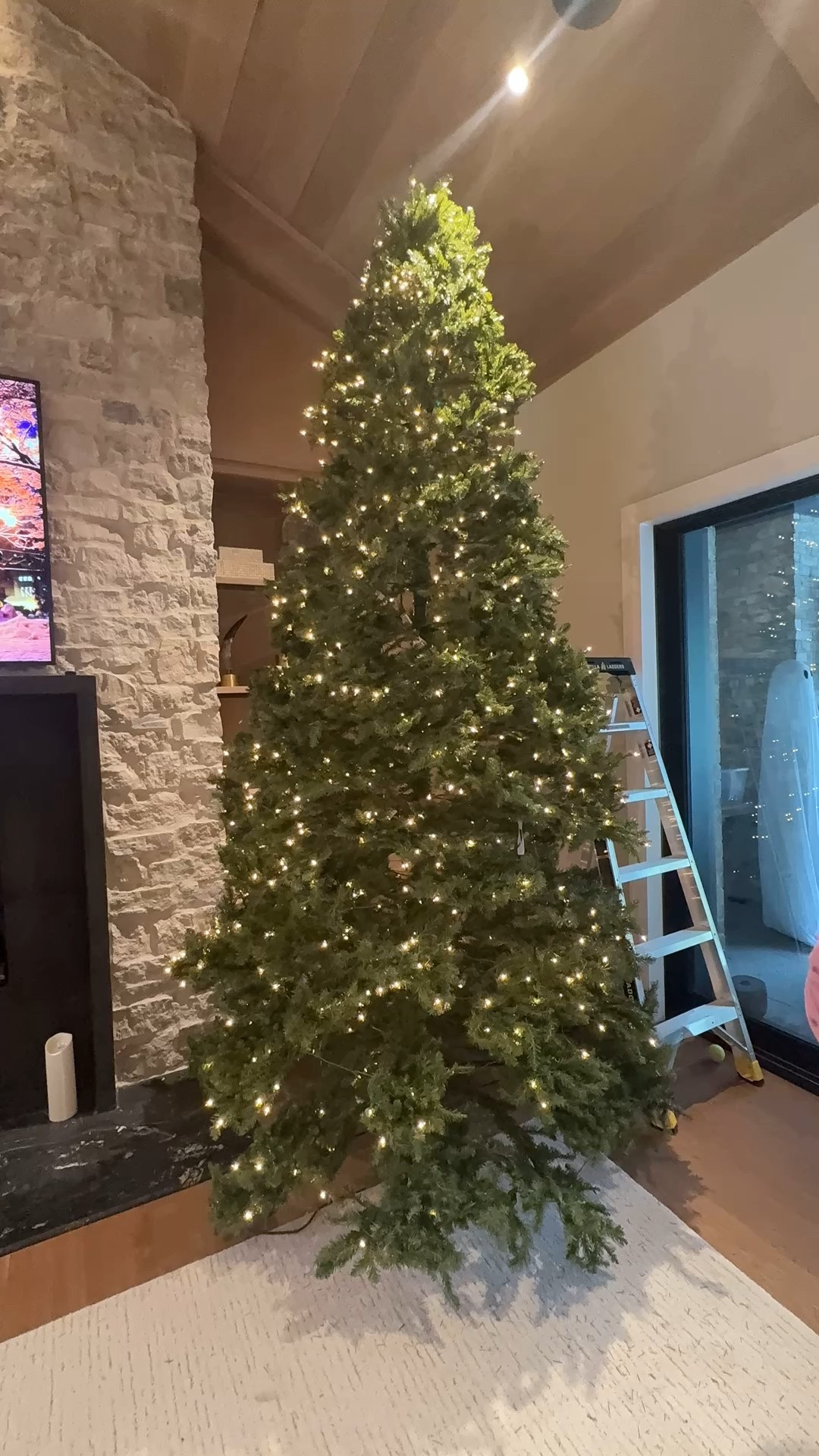 I’ve had this tree for 4 years now and it’s still amazes me just how pretty it is. I can’t wait to get the ornaments on. It’s on sale right now! #christmastree