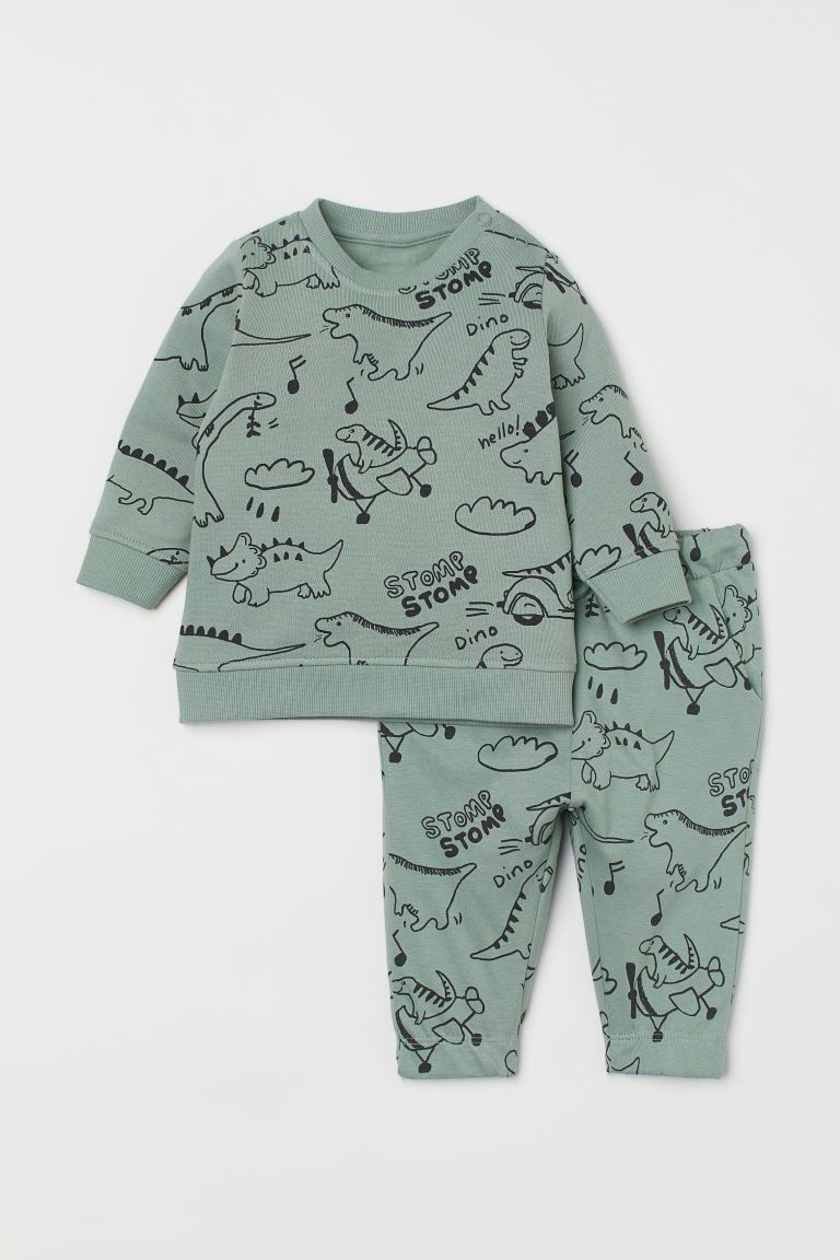 Set in soft, printed cotton. Long-sleeved sweatshirt with soft, brushed inside, snap fastener on ... | H&M (US + CA)