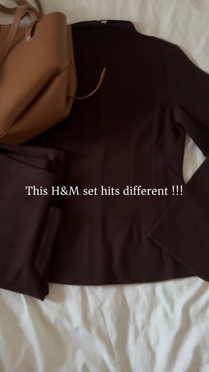 Musthave Set - 
Folgt für mehr @sheglamms 

Ad

#hm #musthave #set #burgundy #ootd