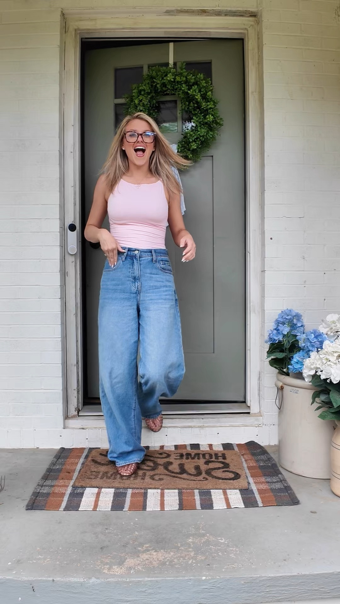 Adjustable waist jeans! 🥹🥹WHAT 👀

#LTKmomlife #LTKootd #LTKvlog