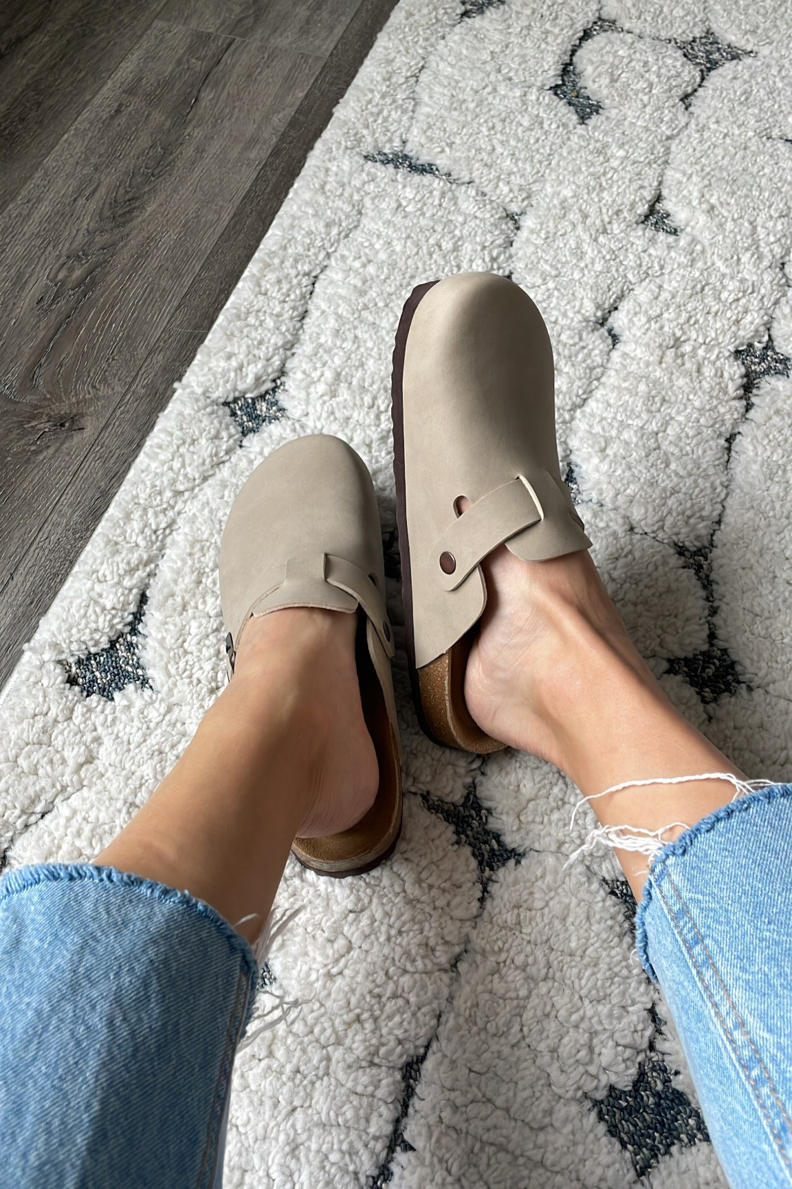 3 colors, true to size. Most importantly… $40! Oh.. and IN STOCK. These are dangerously close to the real Birkenstock Boston Clogs for more than half the price. The look for less! Make a great gift for a fashion lover, too. Can’t wait to style them with socks & sweaters too. #clogs #bostonclogs #giftsforher #amazonfind #lookforless #birkenstock #founditonamazon #giftideas 

#LTKGiftGuide #LTKshoecrush #LTKunder50