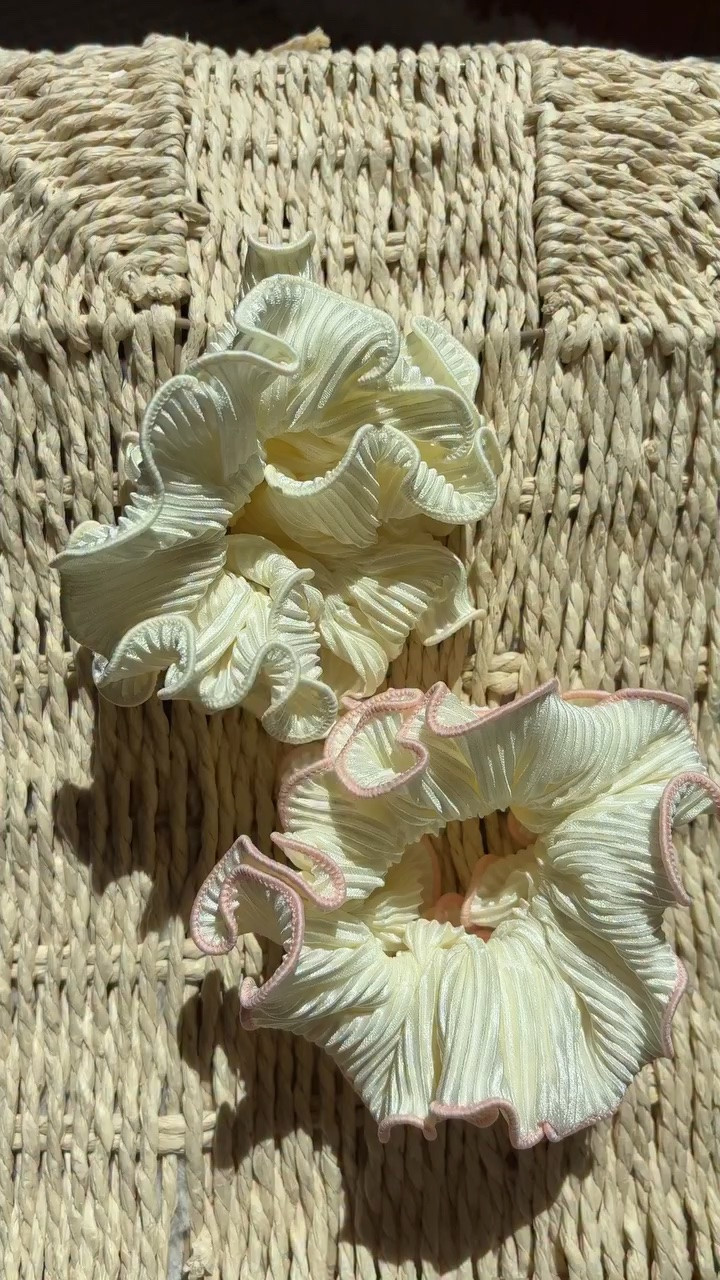 the CUTEST amazon scrunchies for summer🫧🐚🌸 say SHOP for 🔗 
#amazonfinds #hairscrunchies #hairstyle #summerhairstyle #amazonfashion