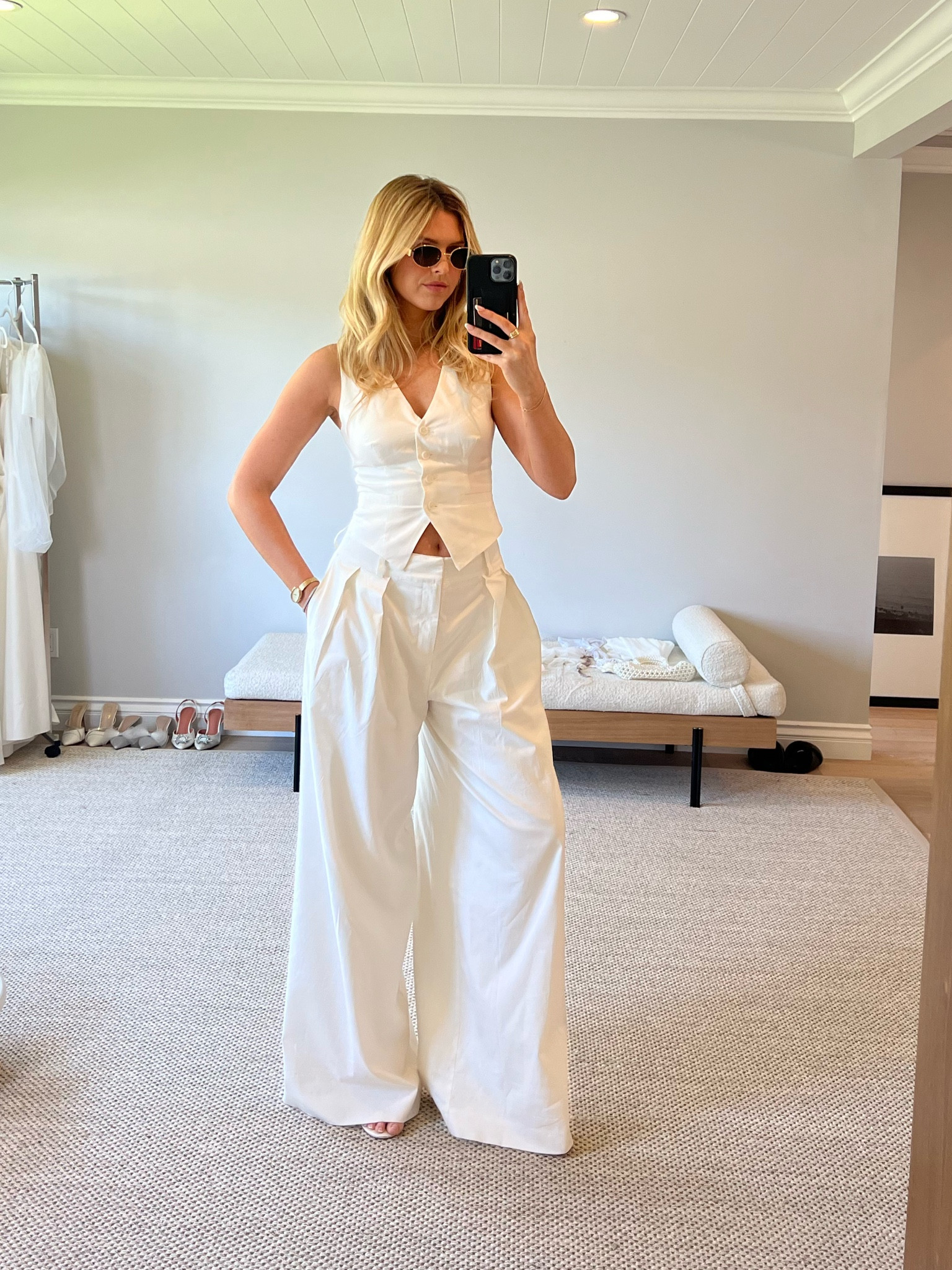 A matching linen set for the summer. The coolest white trousers. East coast summer vibes 